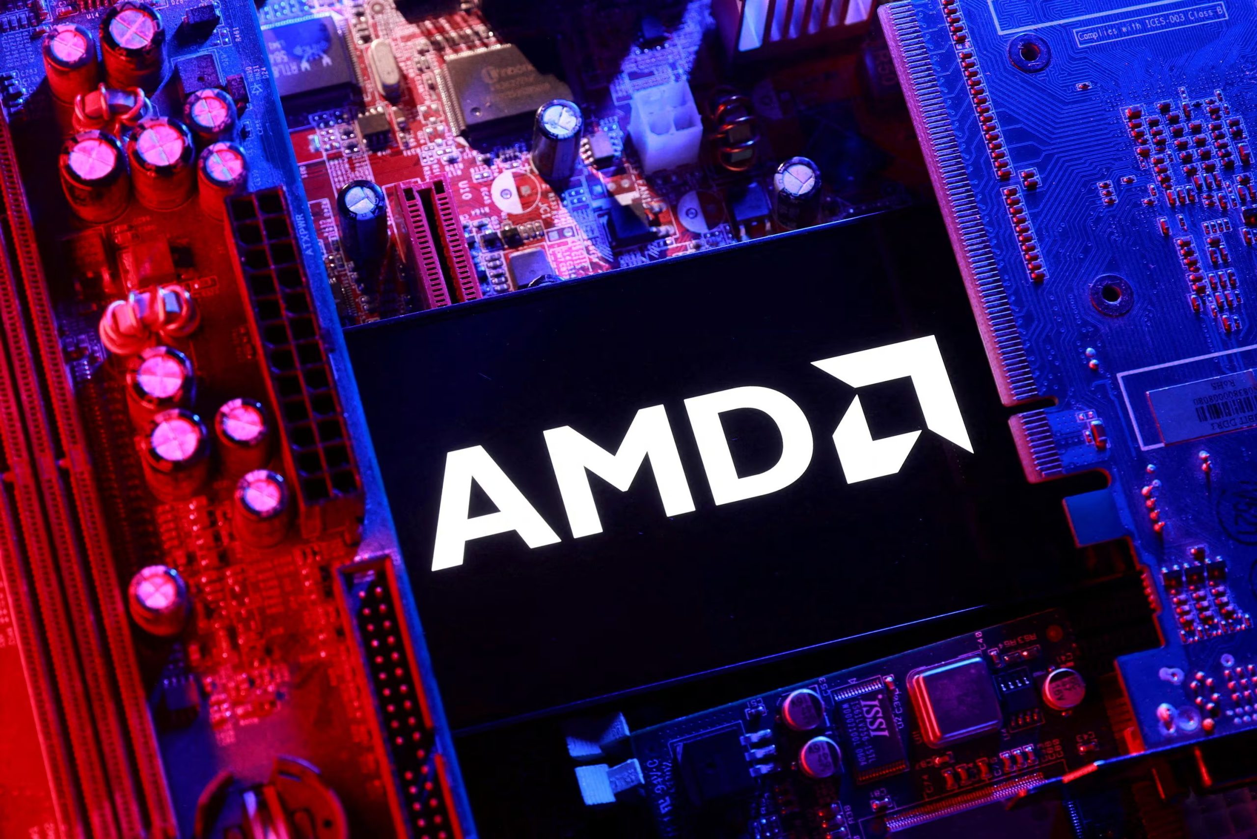 AMD es una empresa estadounidense de tecnología y semiconductores que diseña y fabrica microprocesadores (CPU) y tarjetas gráficas (GPU).
REUTERS/Dado Ruvic