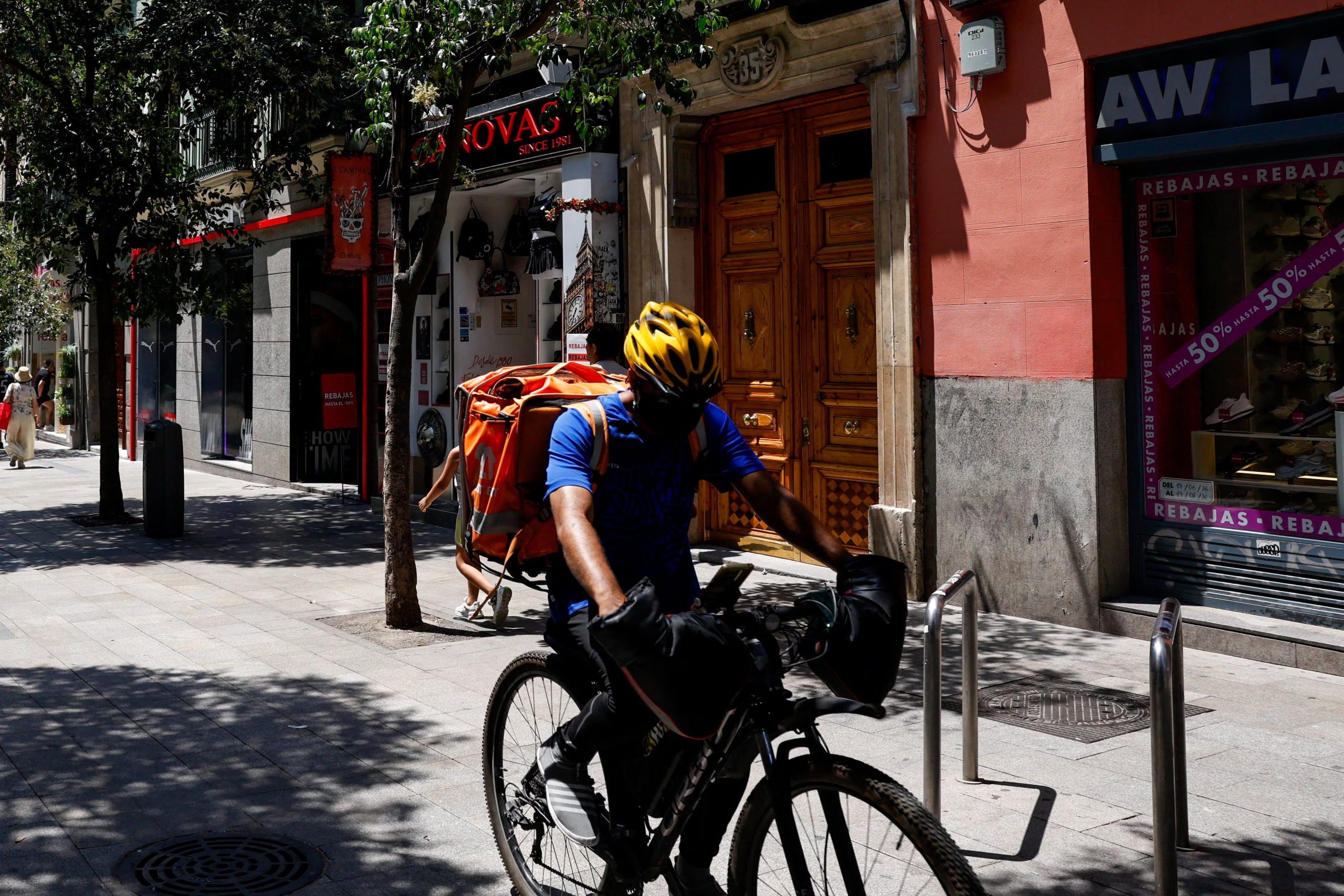 Airbnb suma servicios de comida a domicilio, lavandería y alquiler de artículos para bebés en distintas ciudades. (Reuters)