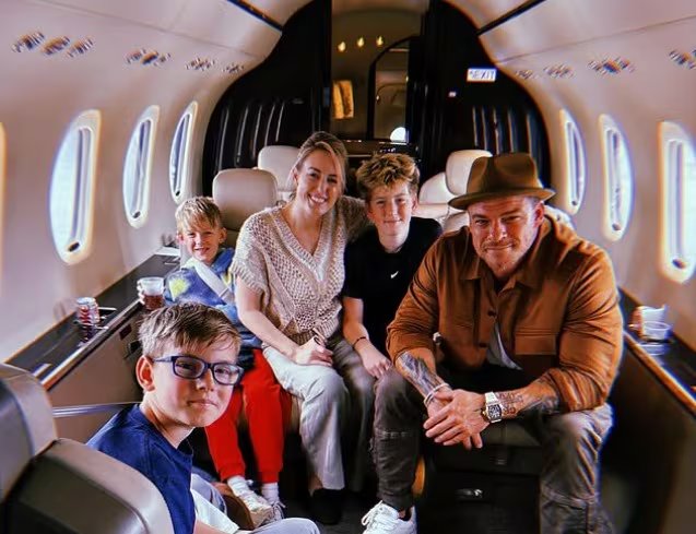 La pareja sostuvo que la crianza compartida de sus tres hijos seguirá como prioridad tras la separación (Instagram/@alanritchson)