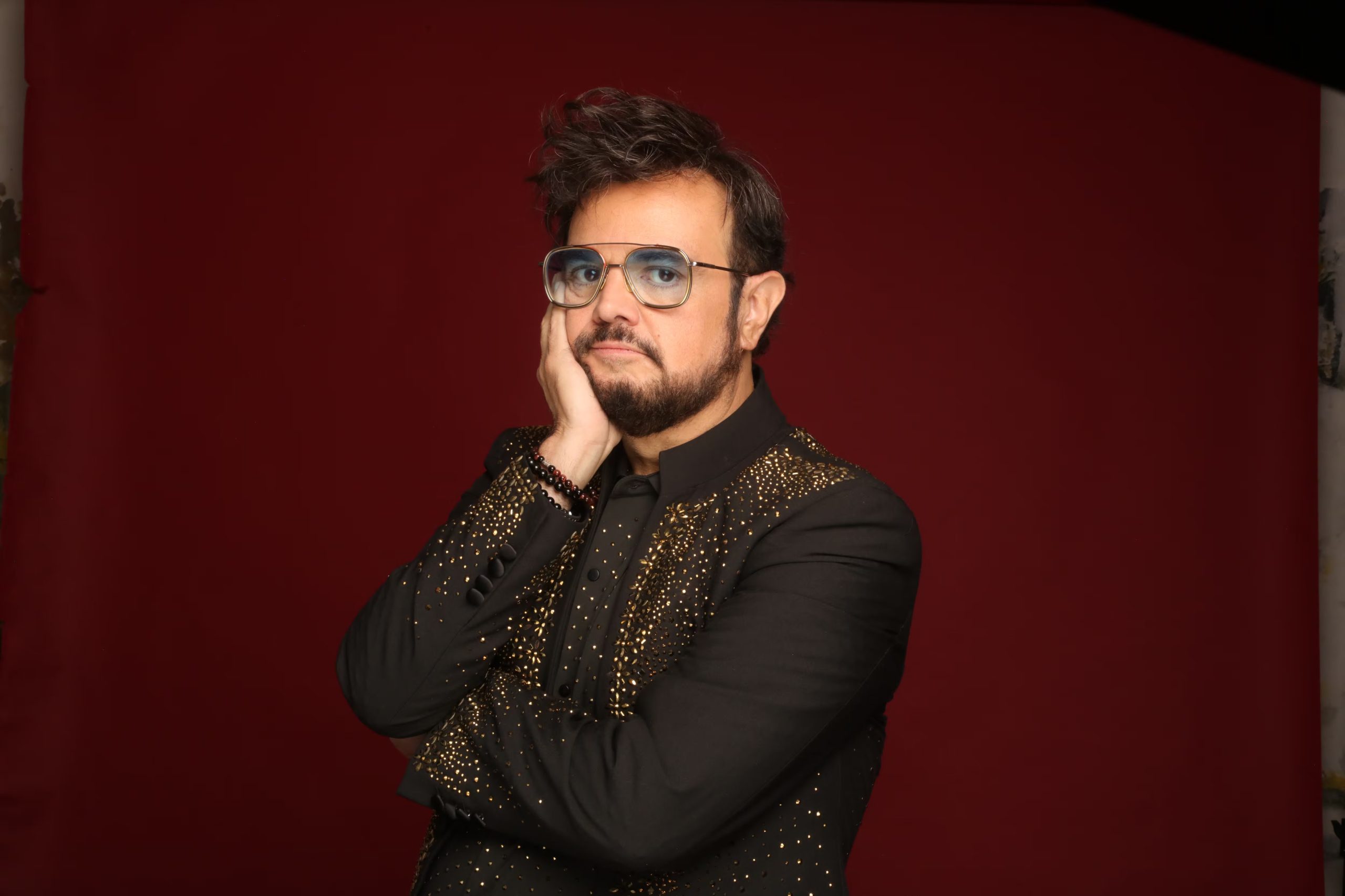 El productor propuso grabar una canción de corte pop junto a un exponente de reguetón para 