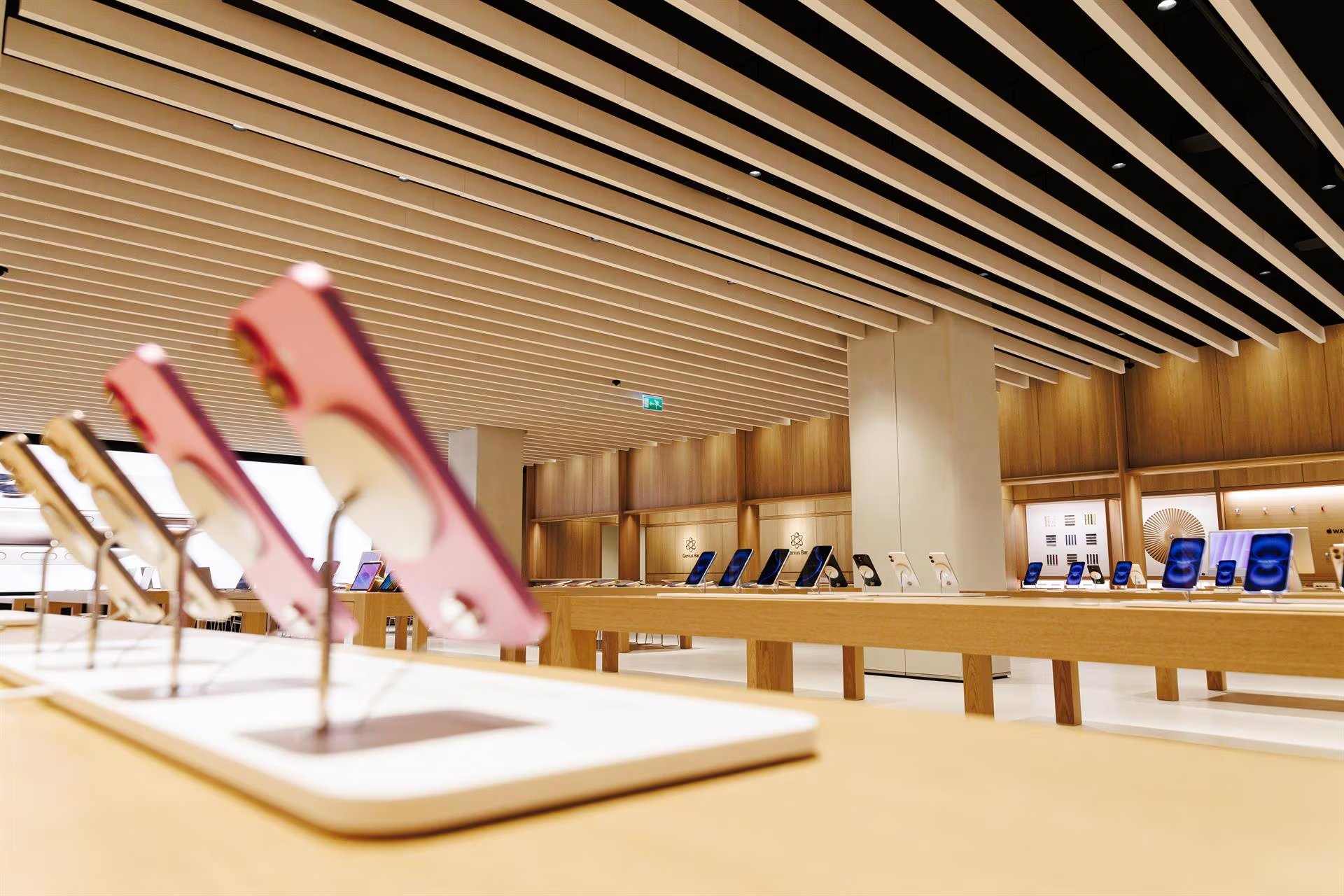 La actualización suma varias funciones de Apple Intelligence y mejoras en Siri.