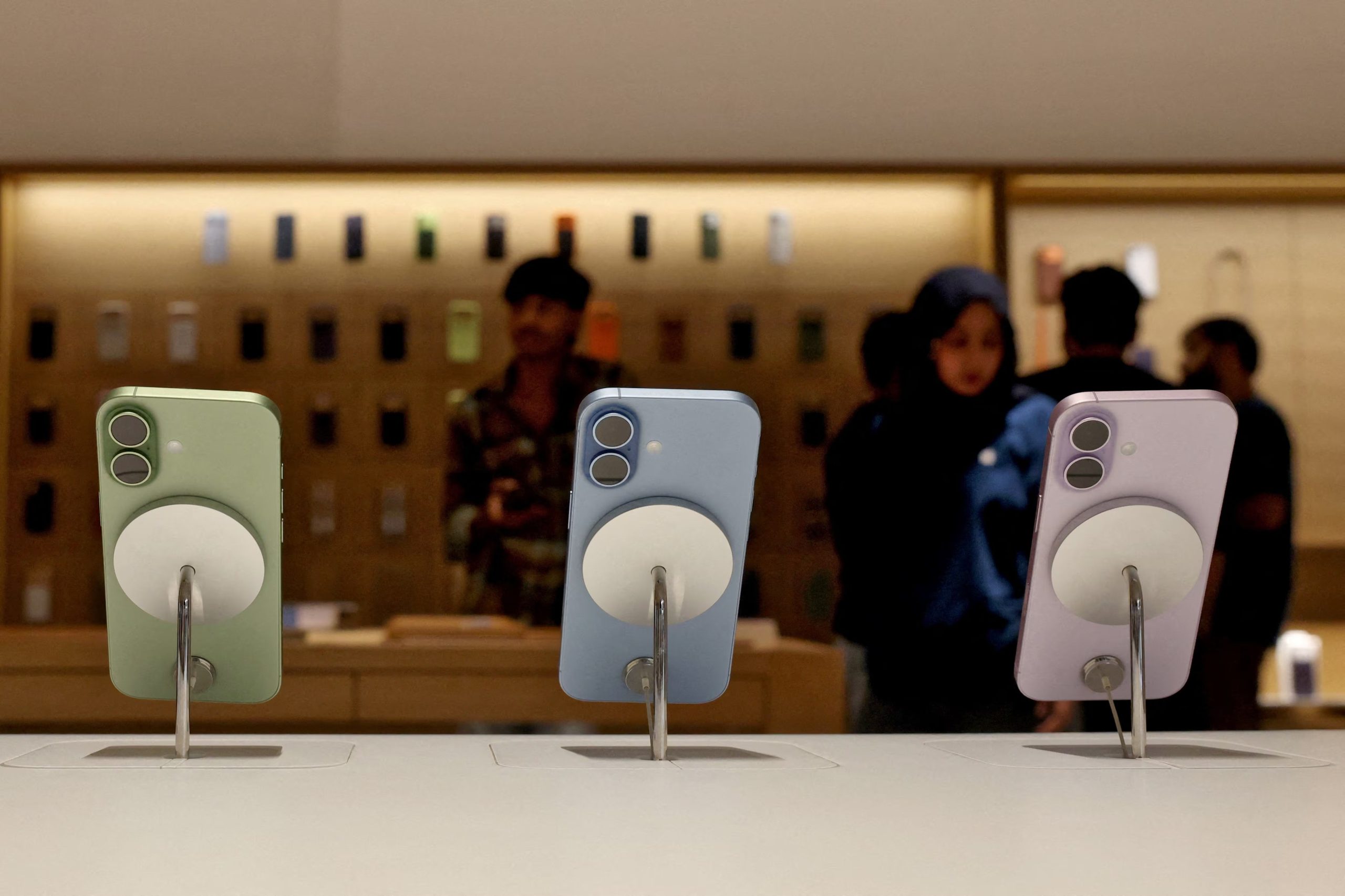 La autenticación biométrica y la ubicación habitual del teléfono actúan como salvaguardas para prevenir falsos positivos.(REUTERS/Bhawika Chhabra/File Photo)