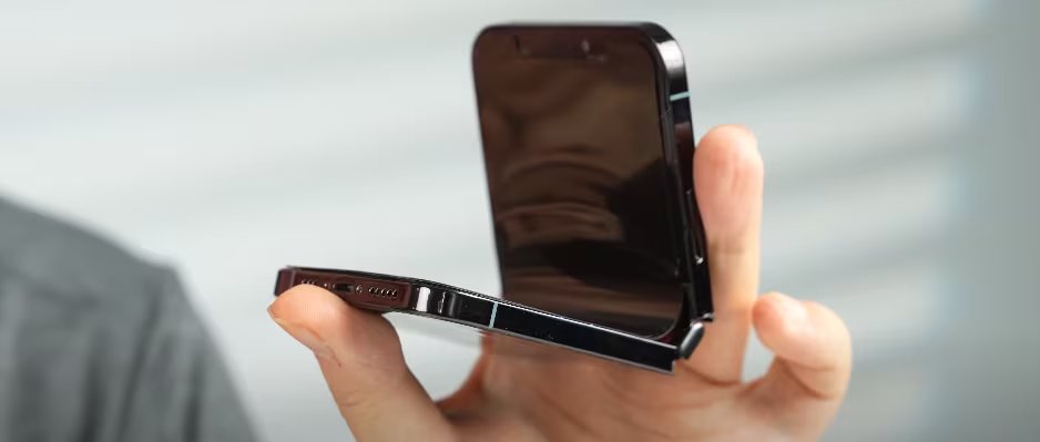 Apple podría retrasar la venta del primer iPhone plegable.