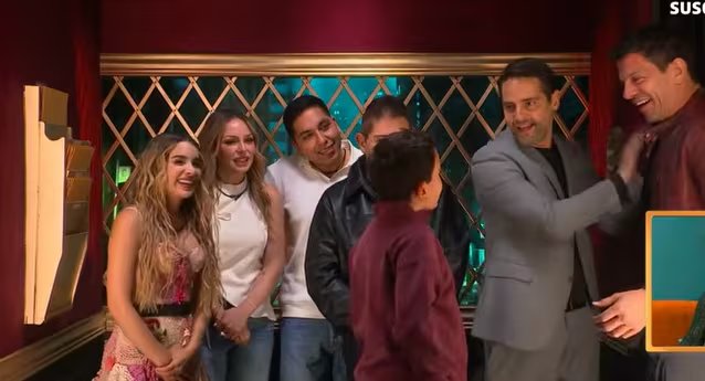 Padre e hijo subieron juntos al Elevador del Destino y el pequeño aprovechó para cuestionar a La Jefa sobre un detalle curioso dentro del juego. (Captura de pantalla La Casa de los Famosos México)