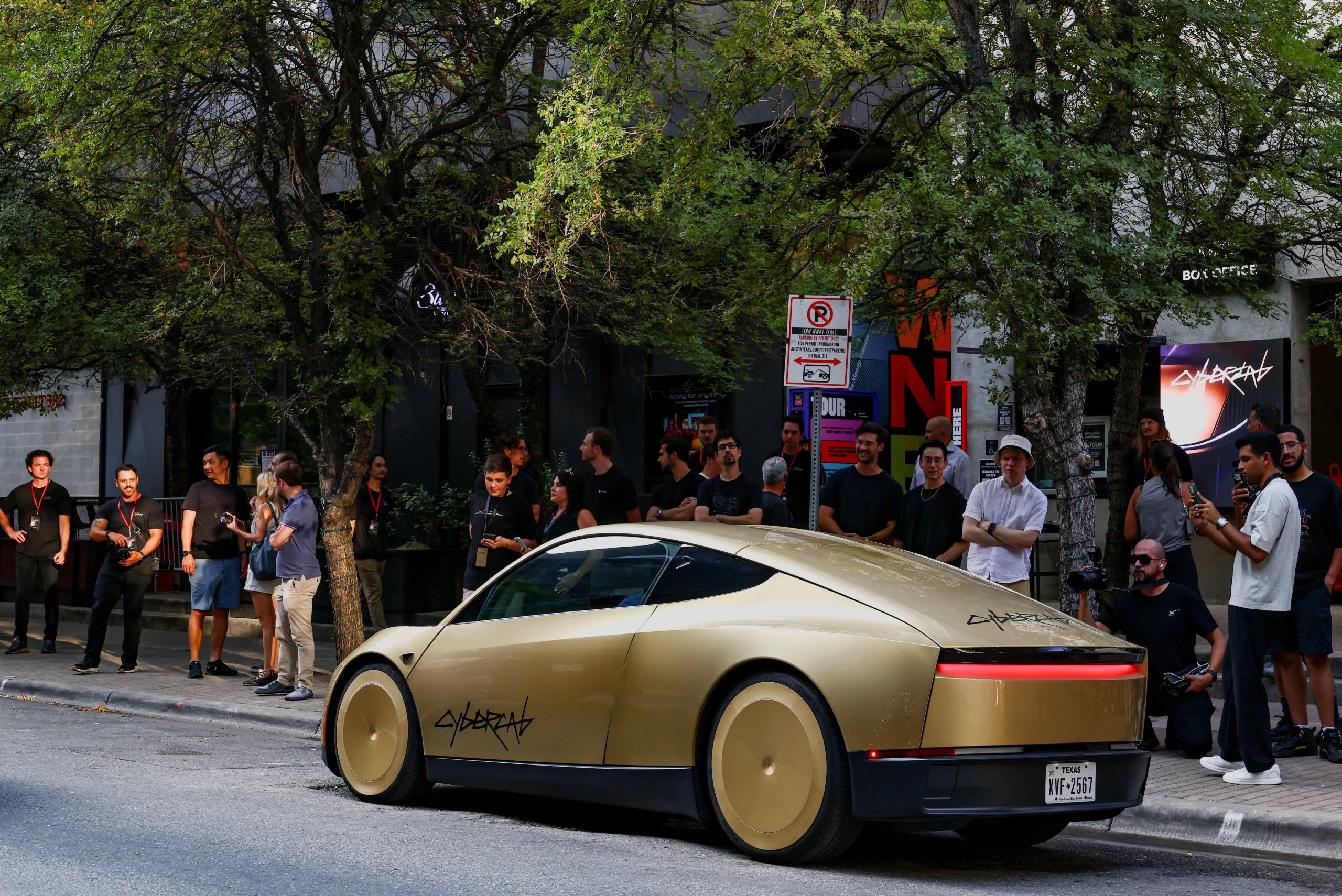 La NHTSA abrió una investigación sobre el Cybercab de Tesla, un robotaxi sin volante, pedales ni espejos laterales. REUTERS/Kaylee Greenlee