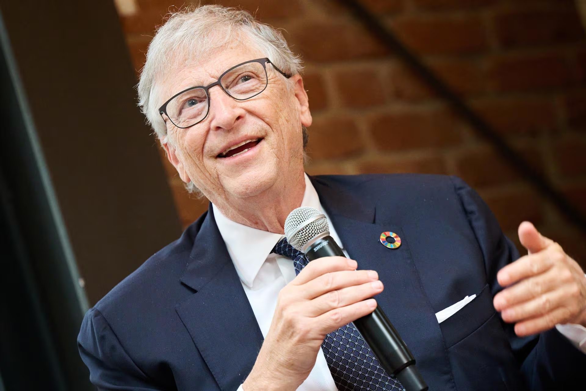 Hacia el cierre del video, Gates proyectó una mirada hacia el futuro de la investigación médica.
Europa Press