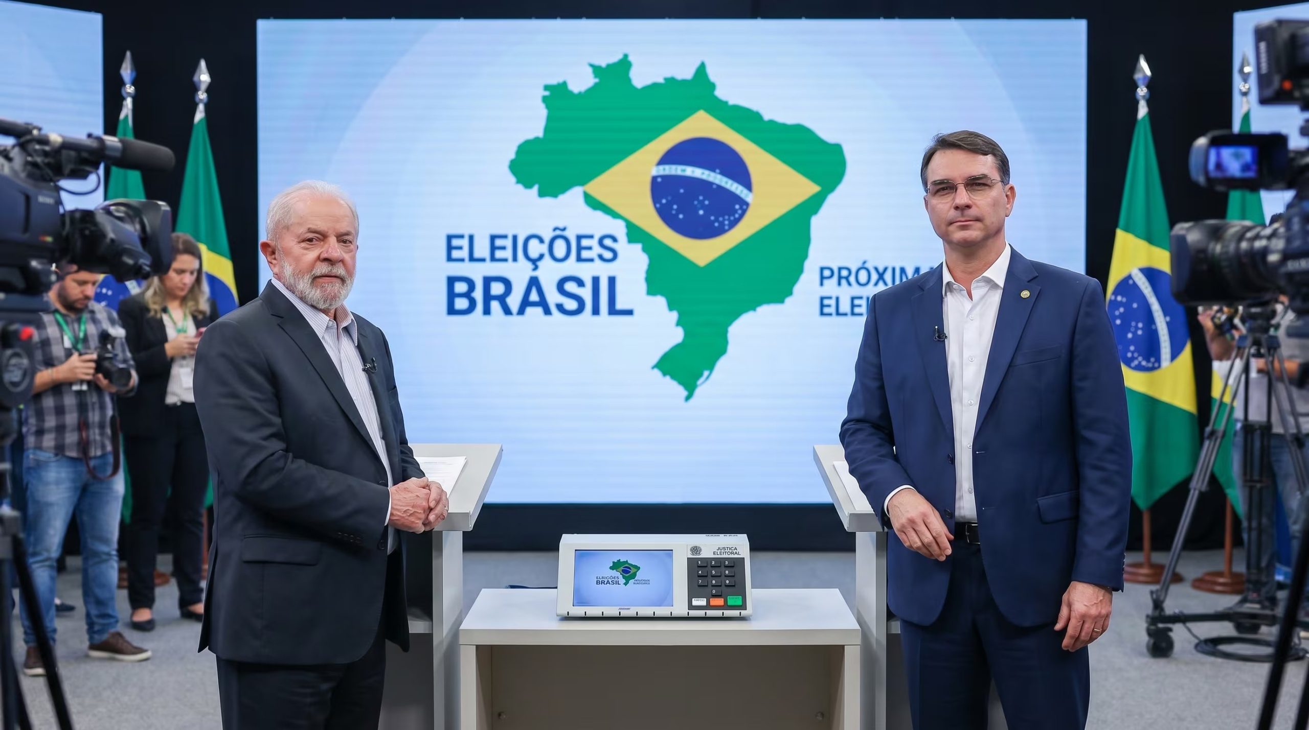 El promedio de los sondeos de opinión otorga a Lula da Silva un 40 por ciento de los votos frente al 36 por ciento de Flávio Bolsonaro (Imagen Ilustrativa Infobae)