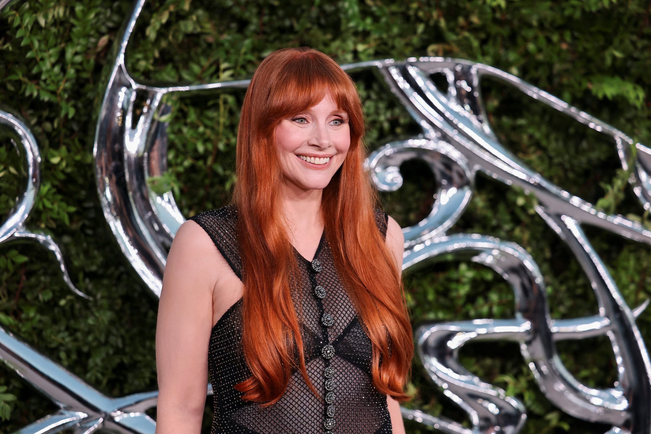 Bryce Dallas Howard admitió que usa hormonas para controlar los síntomas de la perimenopausia. (REUTERS/Daniel Cole)