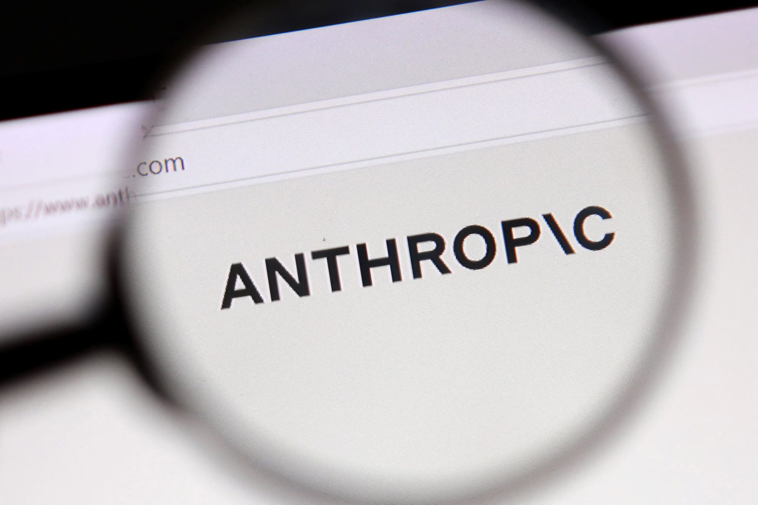 En esta ilustración, tomada el 16 de agosto de 2026, se puede apreciar el logotipo de Anthropic. REUTERS/Dado Ruvic/Illustration