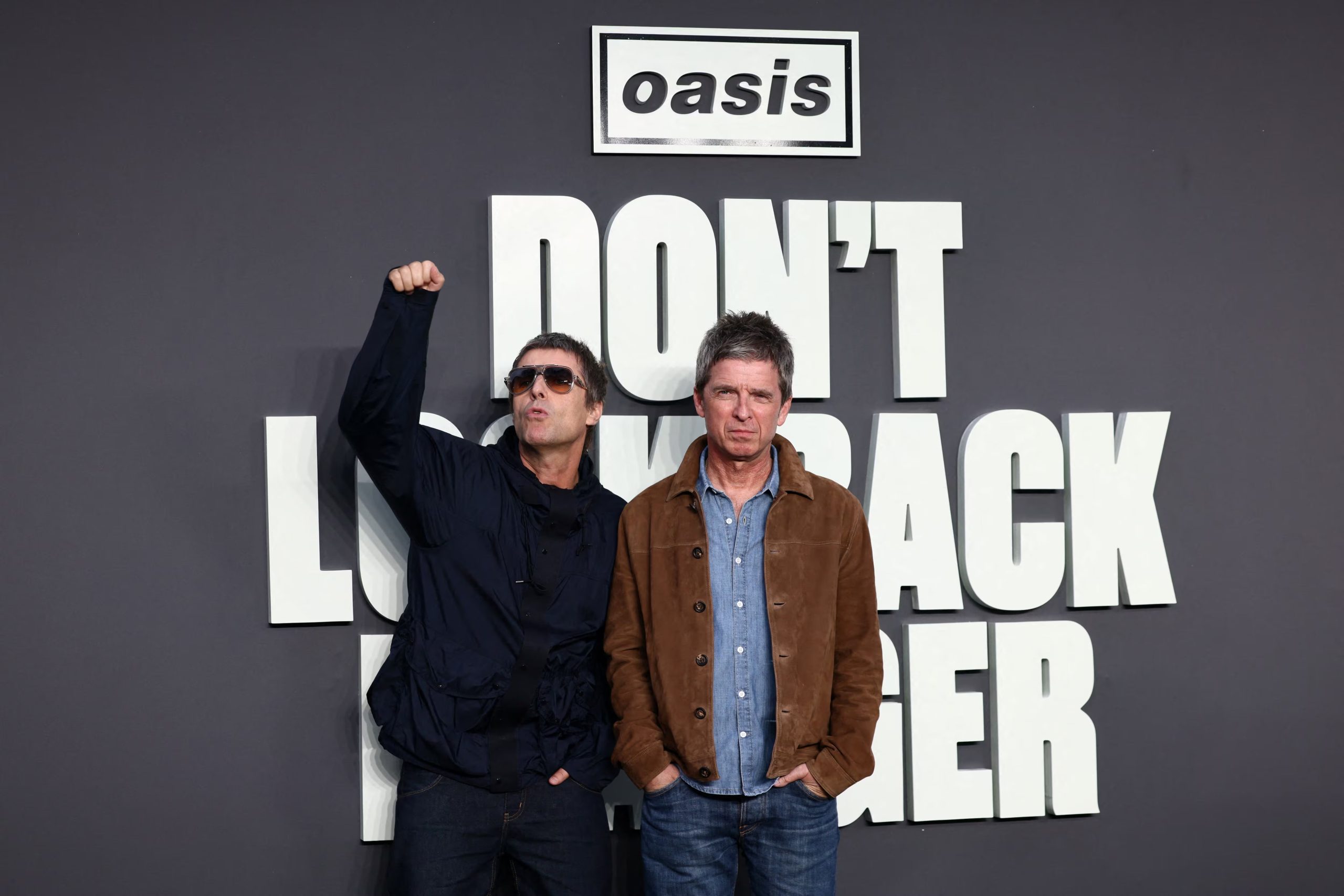 Liam Gallagher y Noel Gallagher en la premier de