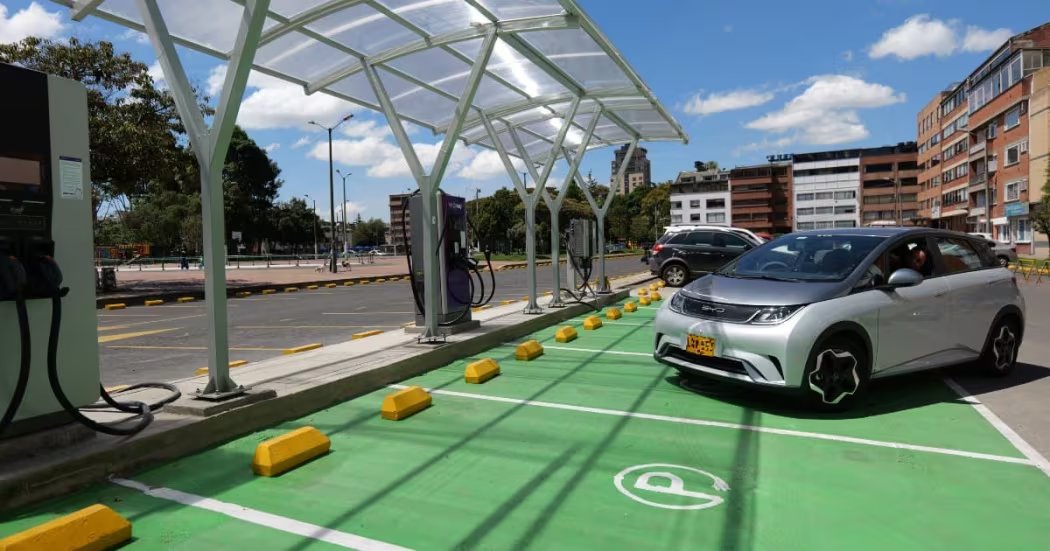 El Tesla Model Y fue el modelo eléctrico más matriculado del país en agosto, con 1.902 unidades registradas - crédito Secretaria de Movilidad