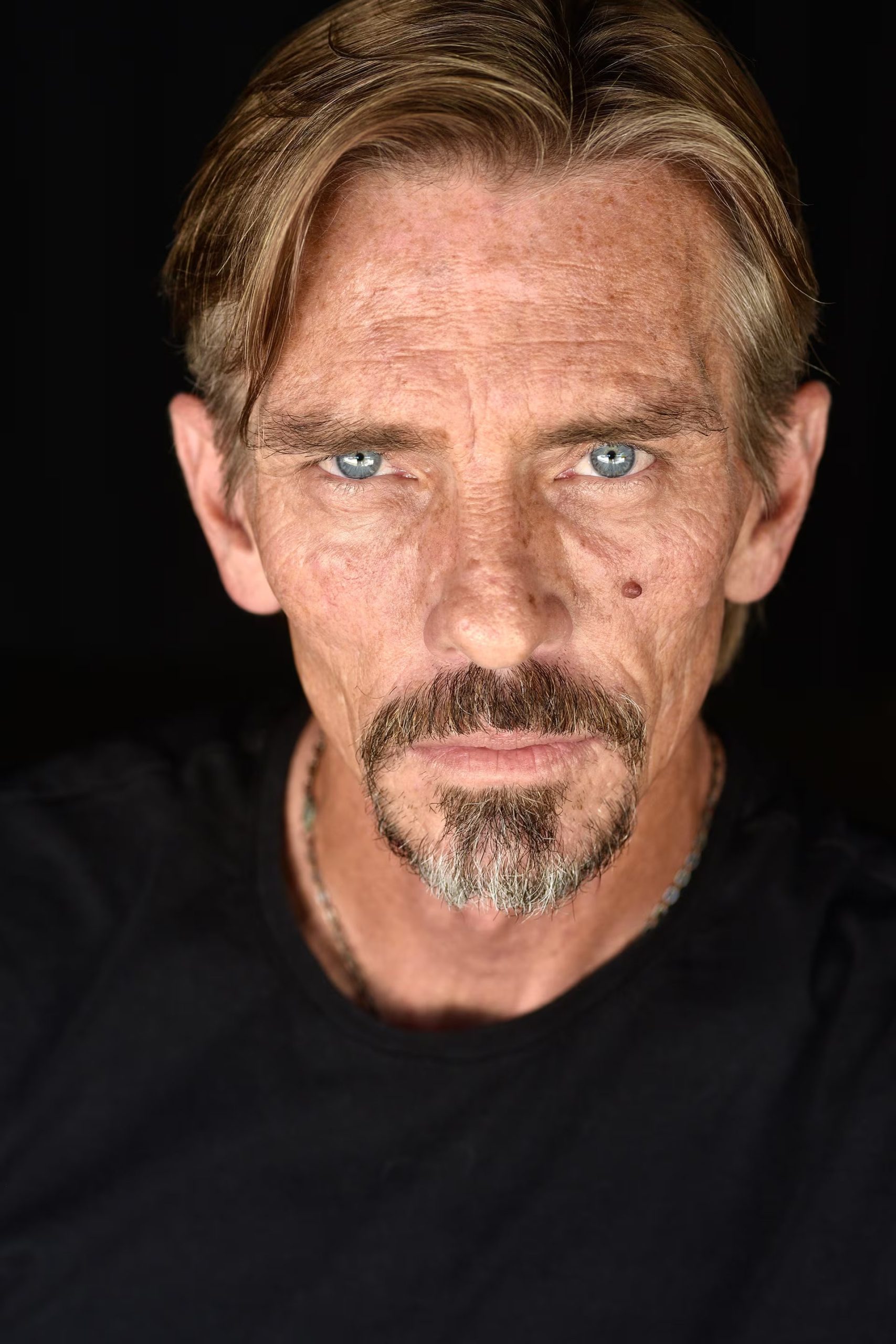 El actor de Skinny Pete destacó el trato cotidiano de Bryan Cranston, su humor y su disposición para orientar a sus compañeros en Breaking Bad