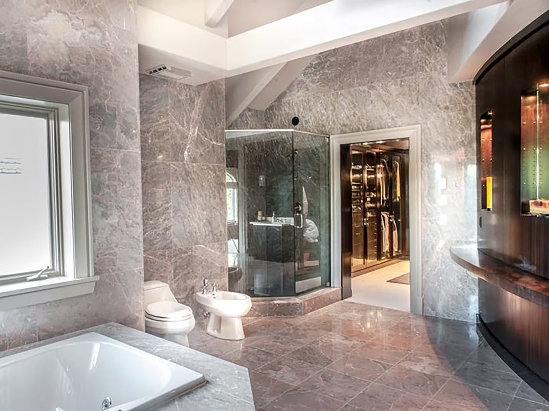Otro baño (Douglas Elliman Real Estate)