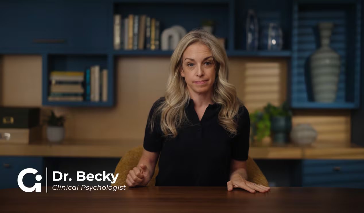 Vicky Kennedy planteó que los adolescentes detectan la contradicción cuando los padres cuestionan el teléfono de sus hijos y repiten el mismo hábito digital (YouTube/@goodinside)
