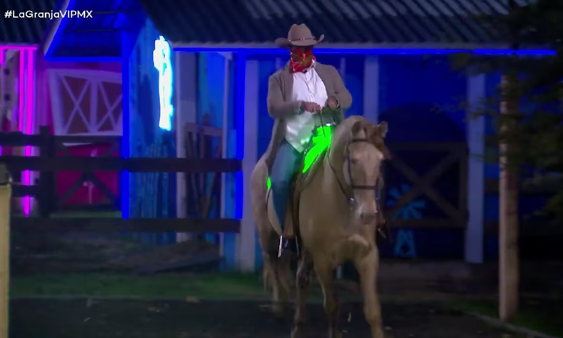 Con casi 30 años de carrera, el actor y cantante originario de Torreón se suma a la competencia entre reacciones divididas de sus compañeros. (Captura de pantalla TikTok La Granja VIP)