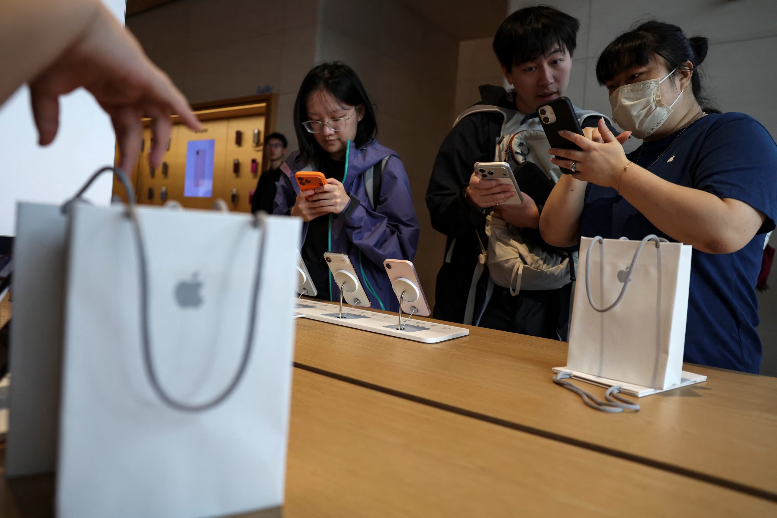  El iPhone 18 Pro Max tiene un precio de entrada de USD 1.299 para el modelo de 256 GB. REUTERS/Tingshu Wang