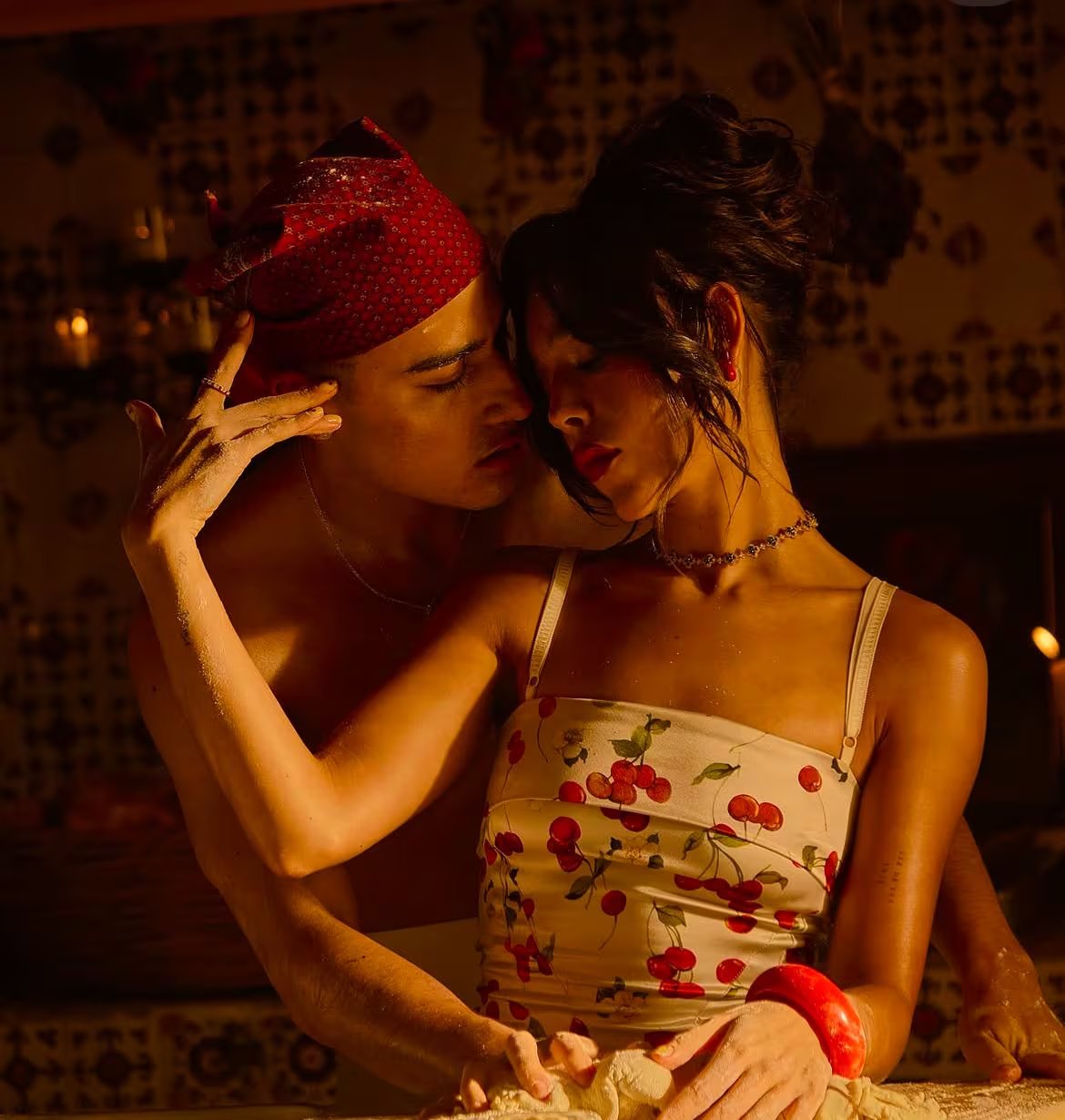 Su primer cruce se dio en 2025, cuando El Malilla apareció como figura secundaria en el video musical de “Khe Calor”, sencillo de Danna. - (@danna)