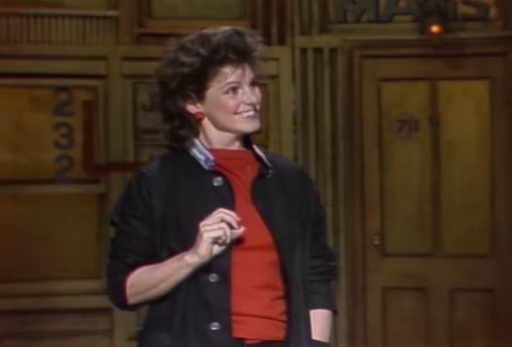 Susan Saint James obtuvo su primer Emmy a los 22 años y 298 días por The Name of the Game y luego sumó siete nominaciones más. (YouTube/@SaturdayNightLive)