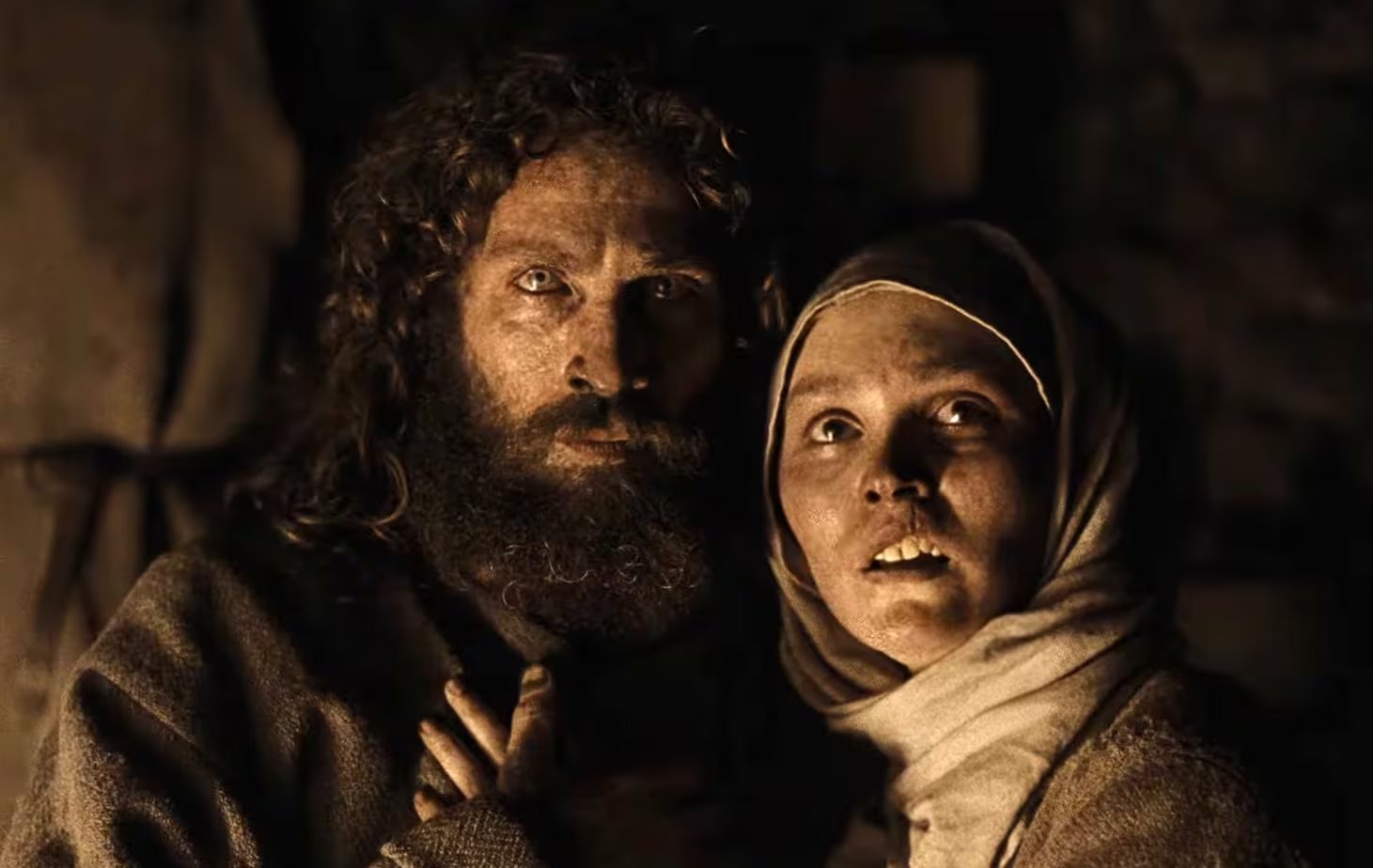 Aaron Taylor-Johnson y Lily-Rose Depp en 'Licántropo', de Robert Eggers (Universal Pictures)