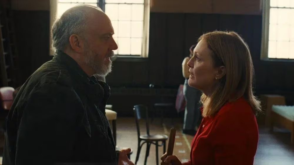 Julianne Moore y Paul Giamatti fueron elegidos por Eisenberg para encabezar una historia ambientada en el peculiar mundo del teatro comunitario (IMDb)