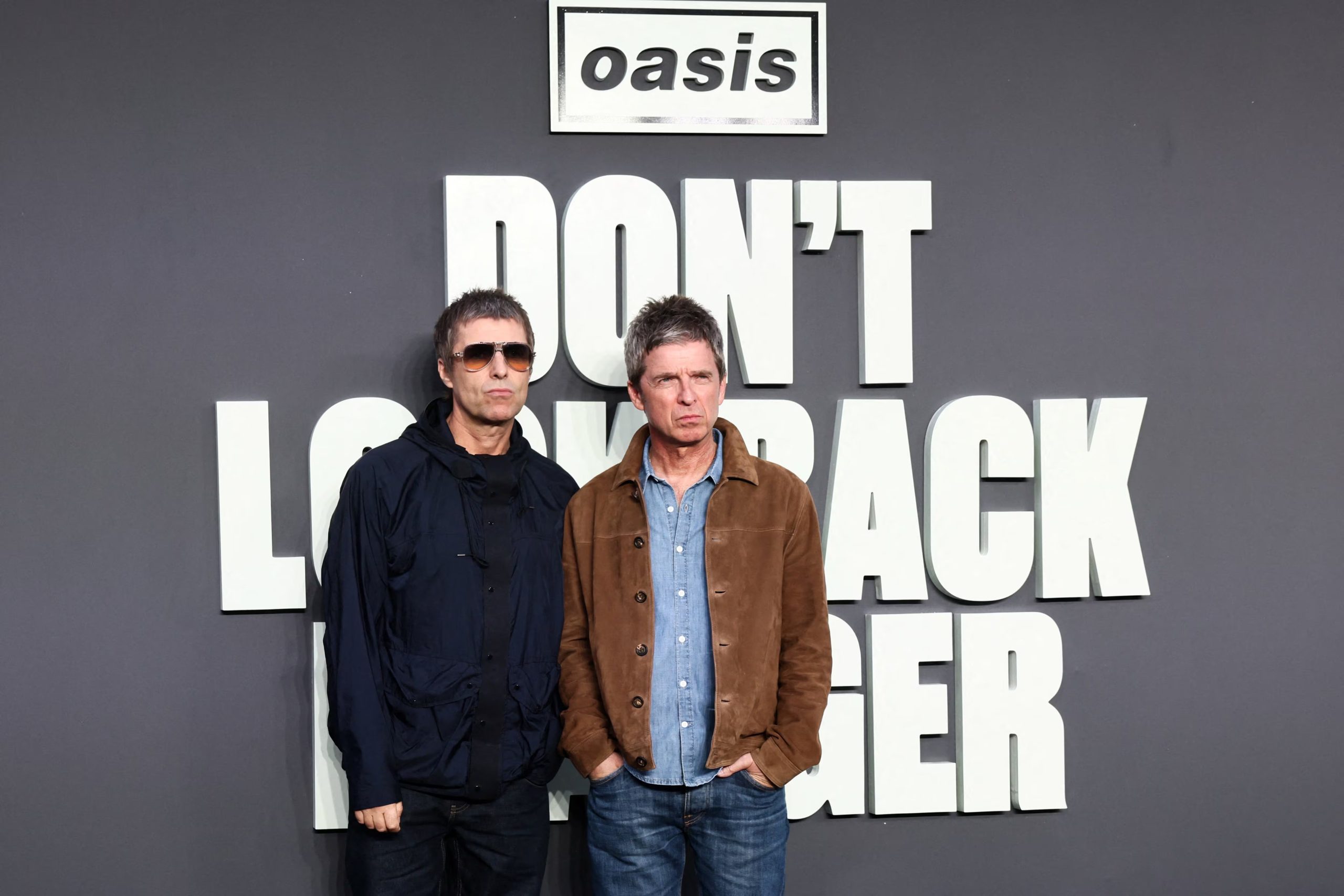 Liam y Noel Gallagher en la premier de 