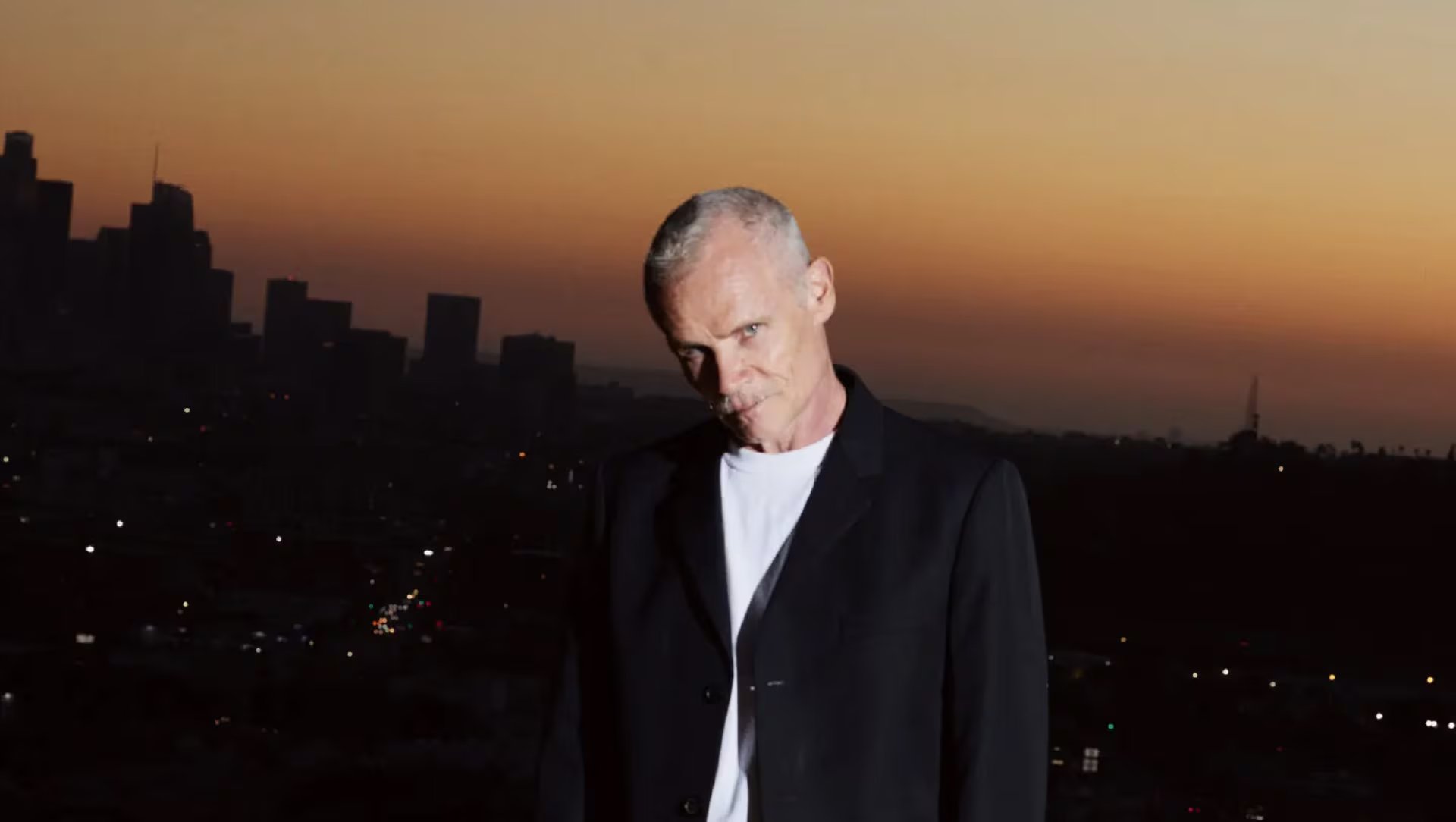Flea abandonó las adicciones pasados los 30 años y adoptó hábitos como la meditación, el yoga y las carreras diarias. (Ariel Fisher)