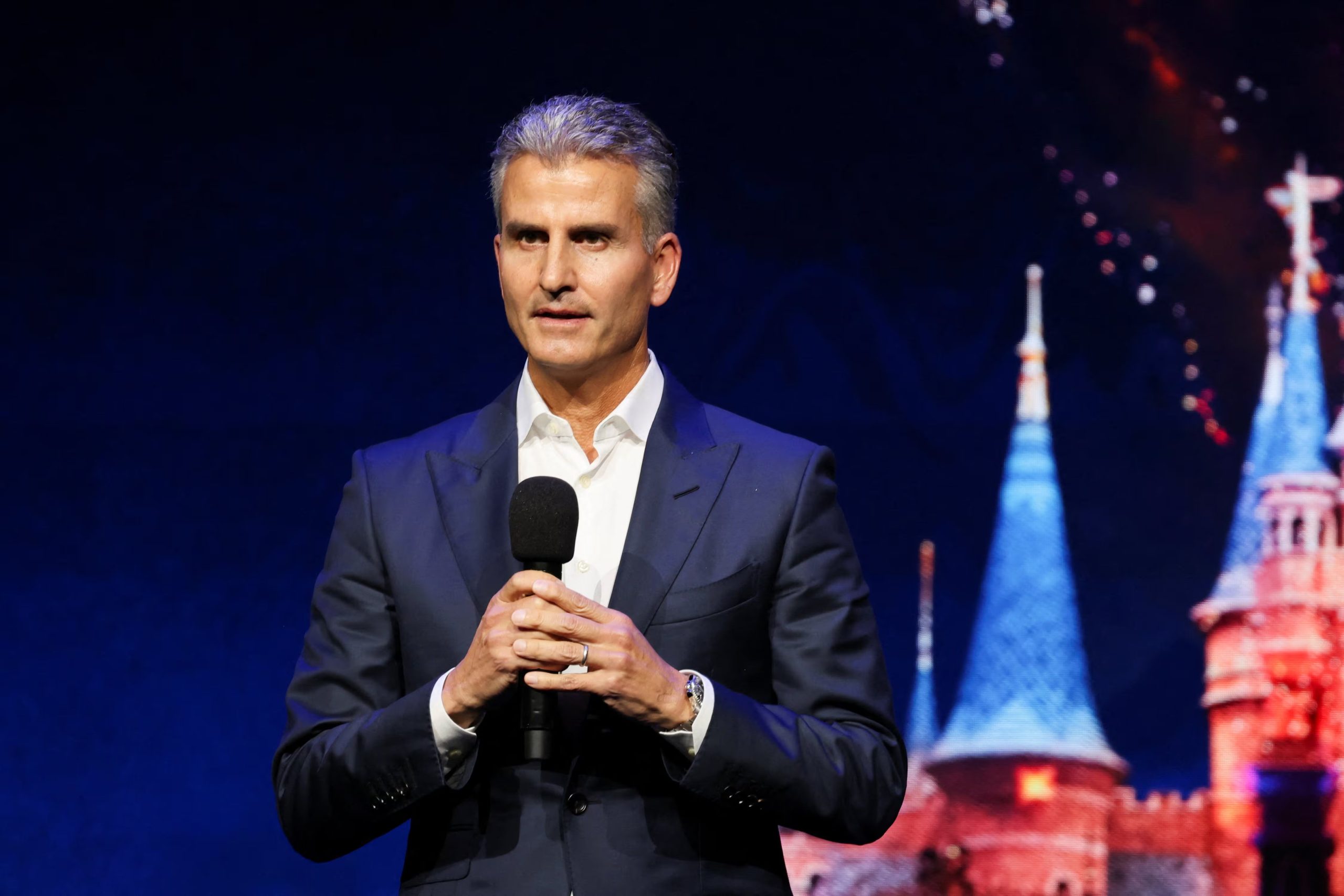 Josh D’Amaro, director ejecutivo de Disney desde marzo, impulsa un plan de reducción de costos en la compañía (REUTERS/Go Nakamura).