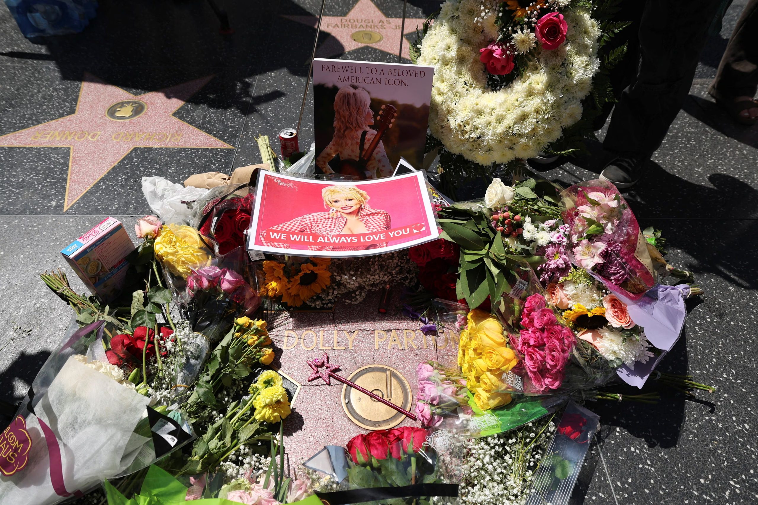 La familia de Dolly Parton realizó una ceremonia privada y sepultó sus restos en el Woodlawn Memorial Park and Mausoleum de Nashville (REUTERS/Mario Anzuoni)
