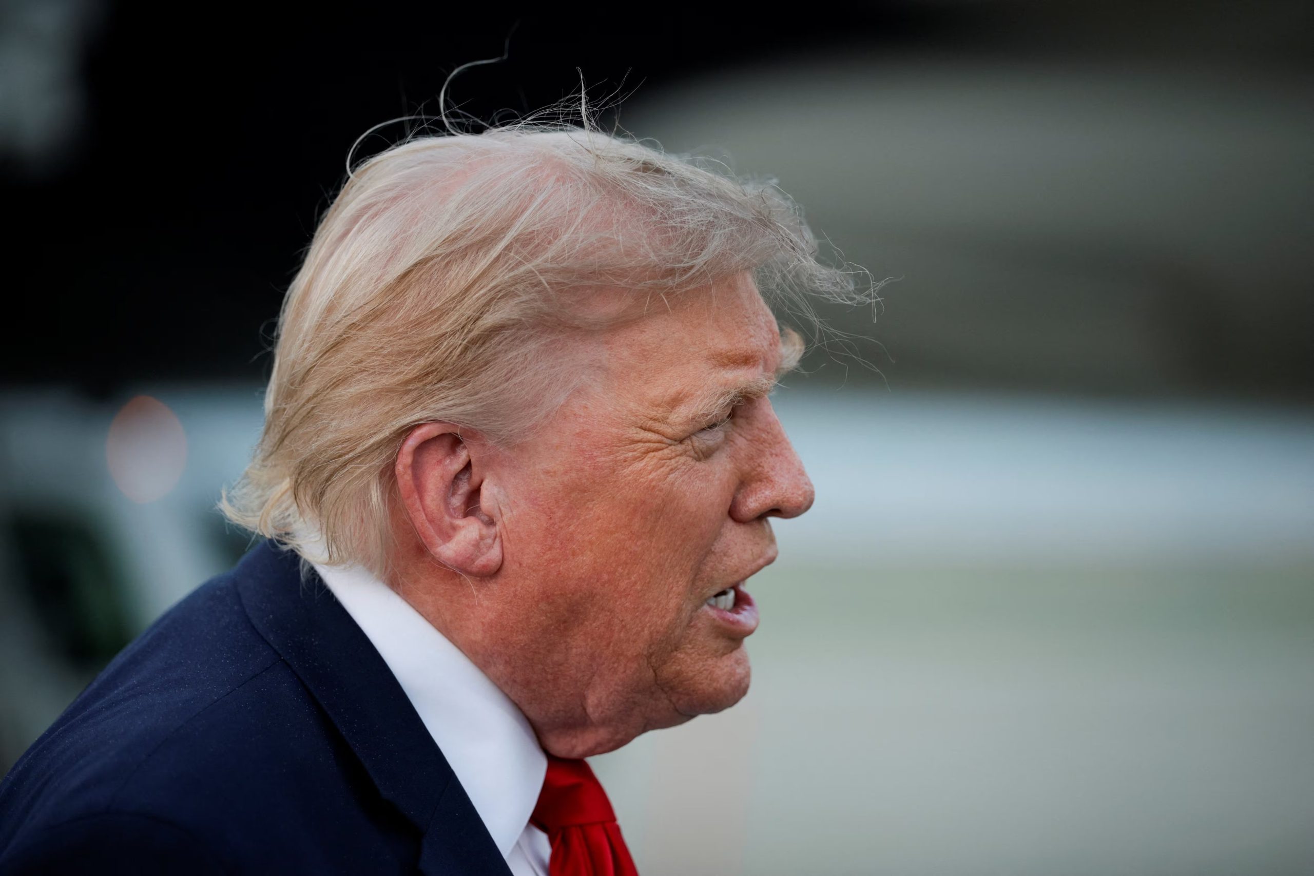 La plataforma estatal America.gov utiliza inteligencia artificial para unificar trámites administrativos de agencias federales. (REUTERS/Evan Vucci)