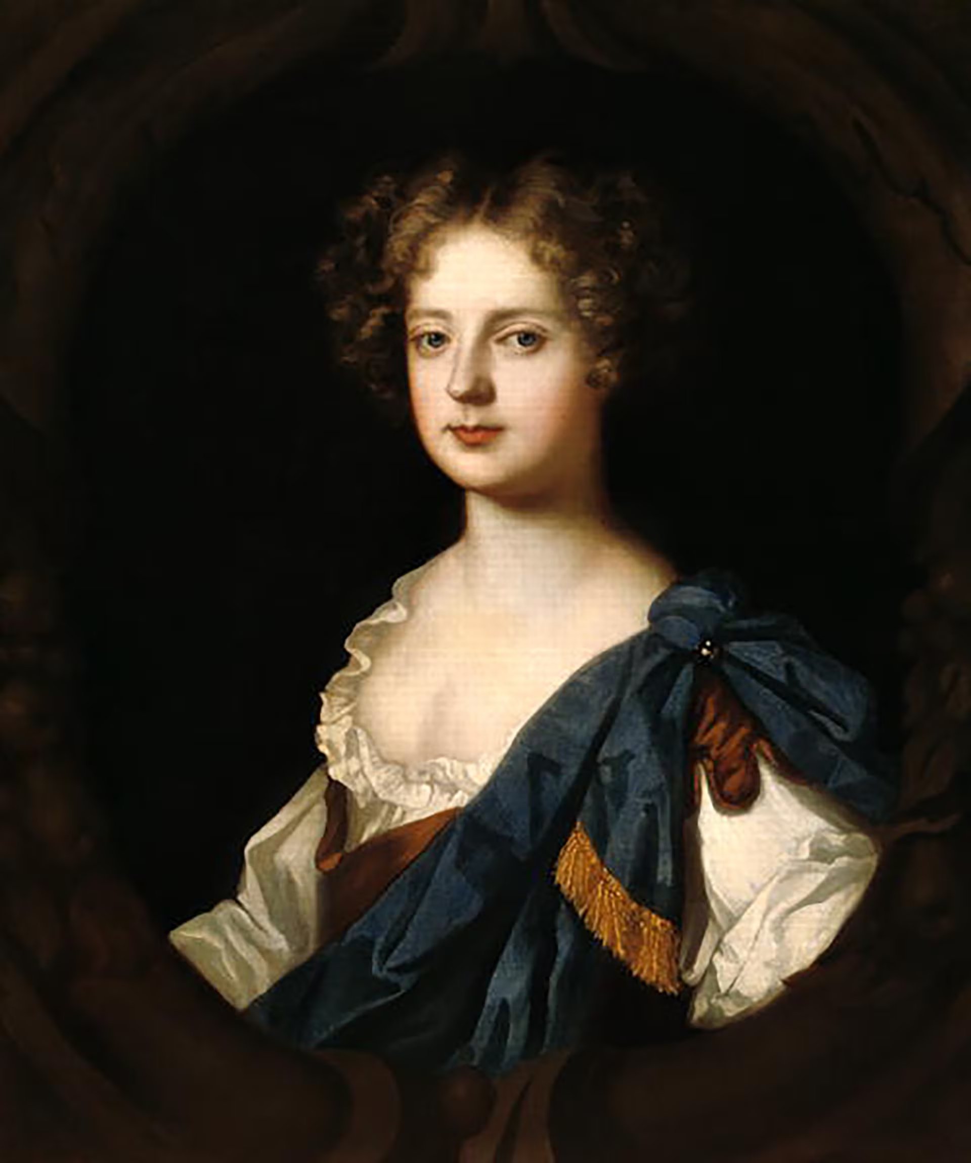 Un retrato al óleo representa a la actriz inglesa Nell Gwynne, figura vinculada a la corte del rey Carlos II de Inglaterra en el siglo XVII.