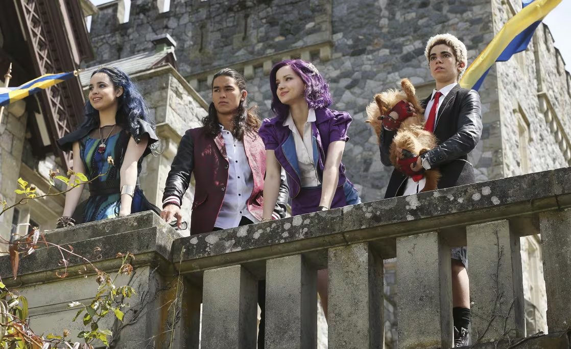 Dove Cameron se hizo conocida por Liv y Maddie y Descendientes antes de consolidar una carrera musical propia (Disney Channel)
