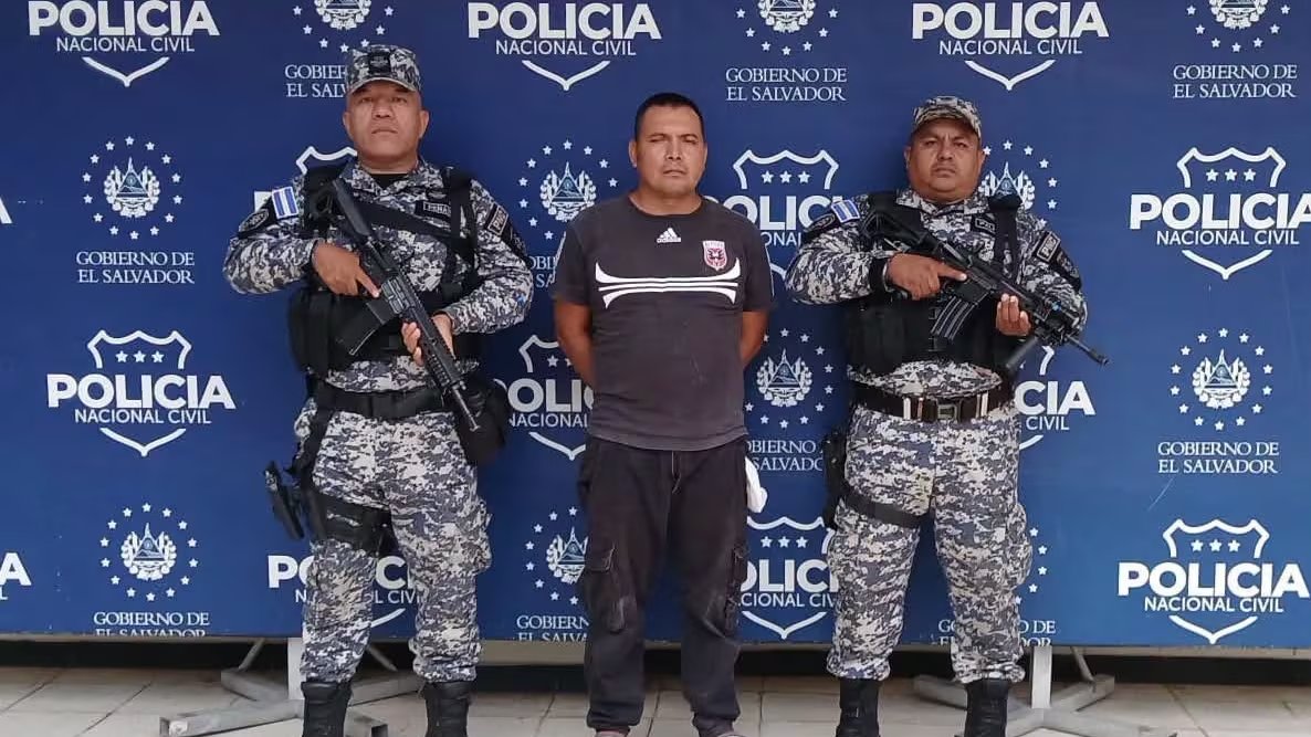Un ingreso sin permiso, un arma blanca y un pedido de socorro aparecen en el expediente, junto a hallazgos forenses que resultaron determinantes en el veredicto del tribunal santaneco (Foto cortesía PNC, archivo 3 de agosto)