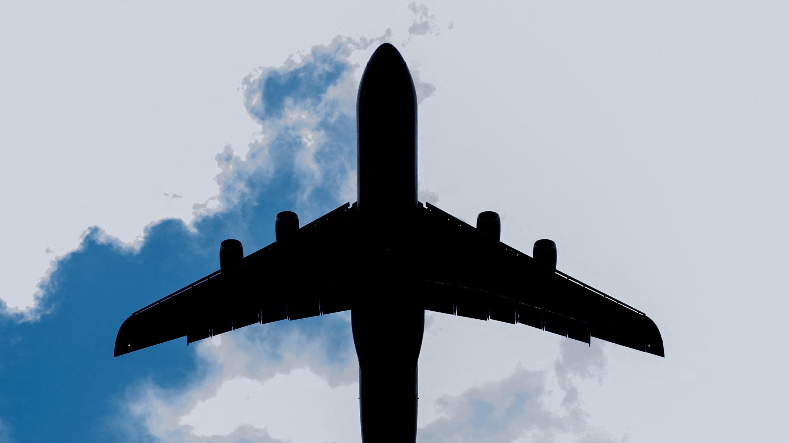 La legislación exige a la Administración Federal de Aviación la publicación de una guía sobre los medicamentos autorizados para pilotos y controladores. (REUTERS/Ricardo Arduengo)