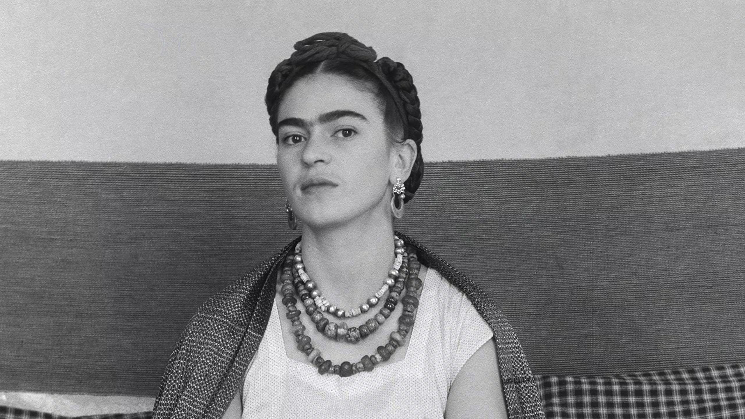 La baranda de hierro que atravesó a Frida Kahlo en septiembre de 1925 le provocó una herida penetrante en el abdomen y dañó el útero, según el historial clínico (Prime Video/Manuel Álvarez Bravo)
