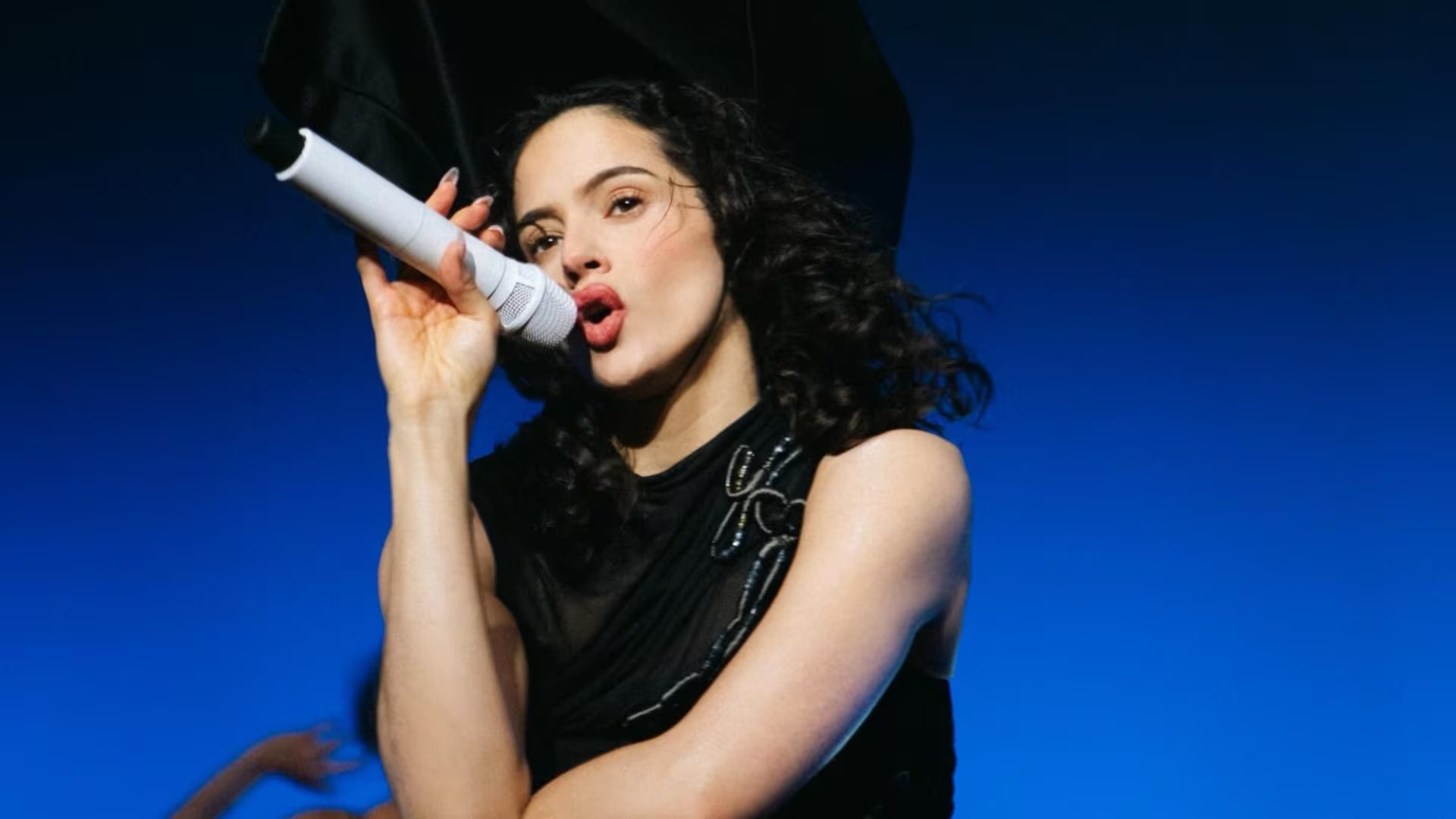 Rosalía recibió ocho nominaciones en los Latin Grammy 2026 por 'Lux', pero varios periodistas musicales consideraron que eran pocas para la española - crédito @rosalia.vt/Instagram