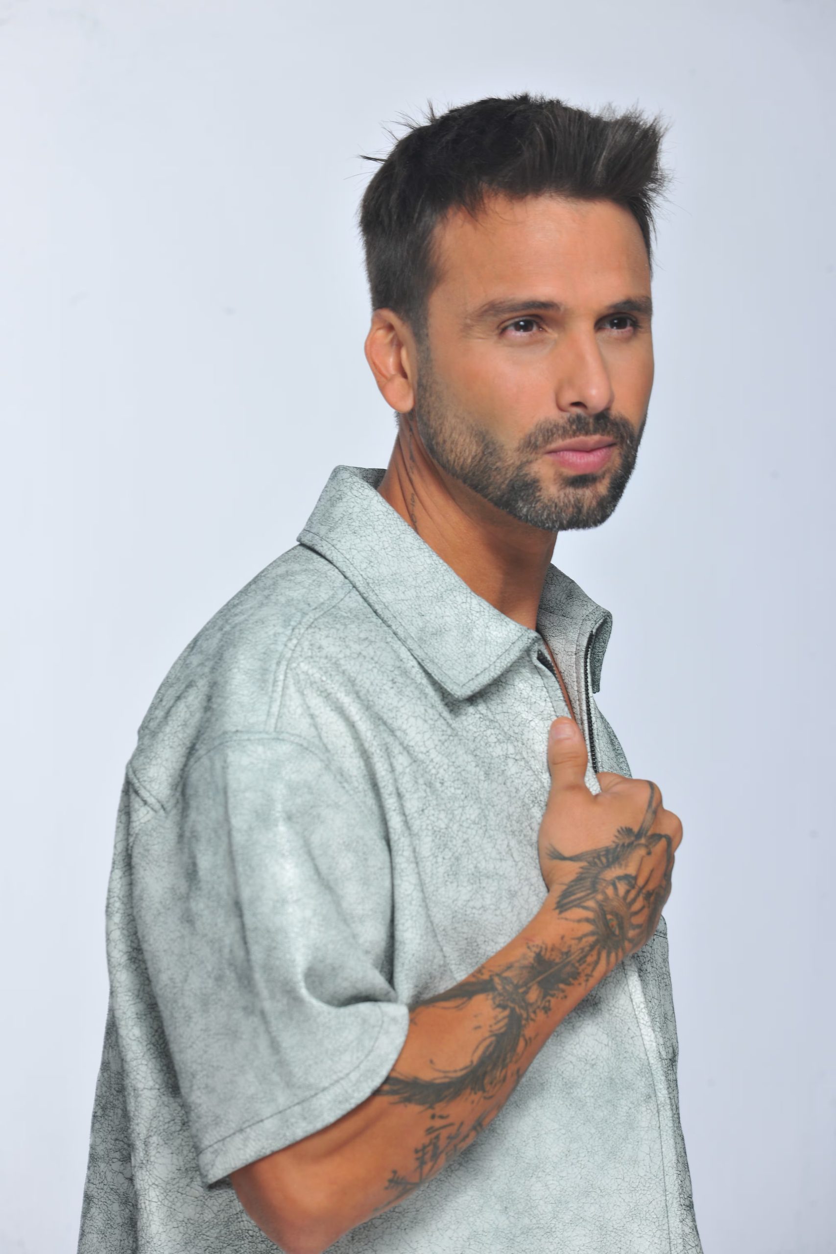 El cantautor Christian Daniel habló con Infobae Colombia acerca del desafío que implica ganar el apoyo entre los votantes de la Academia de cara a los Latin Grammy - crédito cortesía Christian Daniel