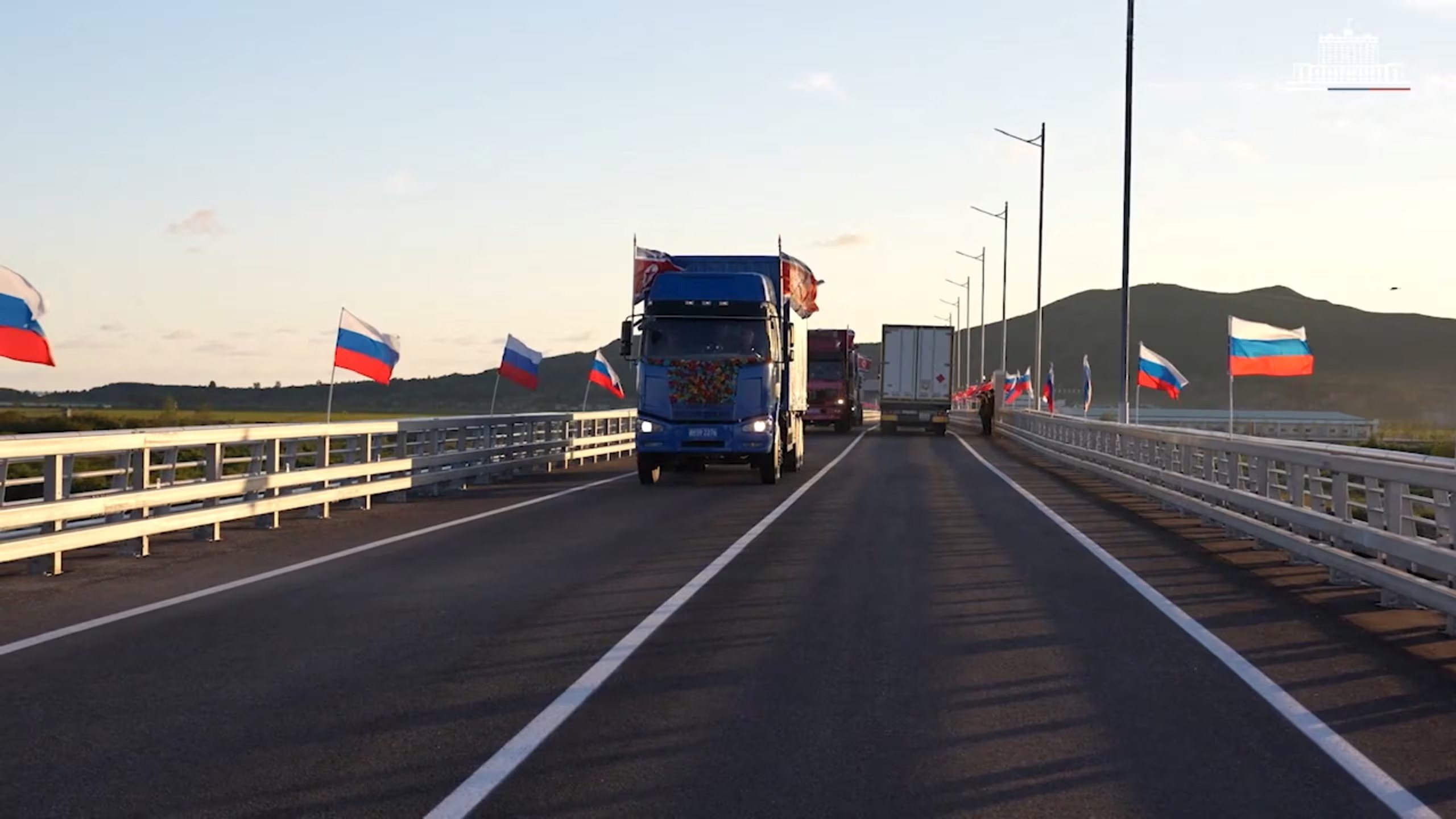 Moscú y Pyongyang inauguraron un puente vial sobre el río Tumen para ampliar el comercio y la cooperación estratégica (REUTERS)