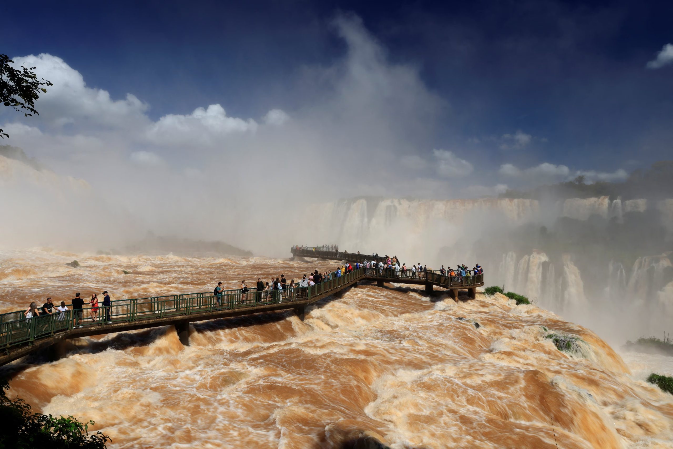 La zona de Cataratas del Iguazú ya están registrando aumentos fuertes del caudal de los ríos 