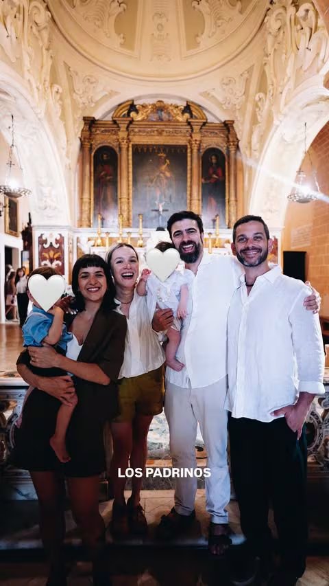Sofía y Pachano junto a los padrinos de bautismo de su hijo