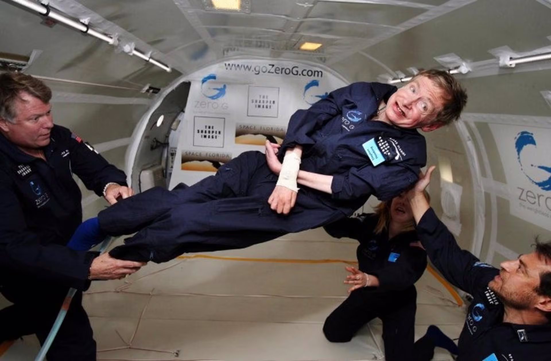 Los médicos diagnosticaron esclerosis lateral amiotrófica a Stephen Hawking al inicio de sus estudios de doctorado. (NASA)