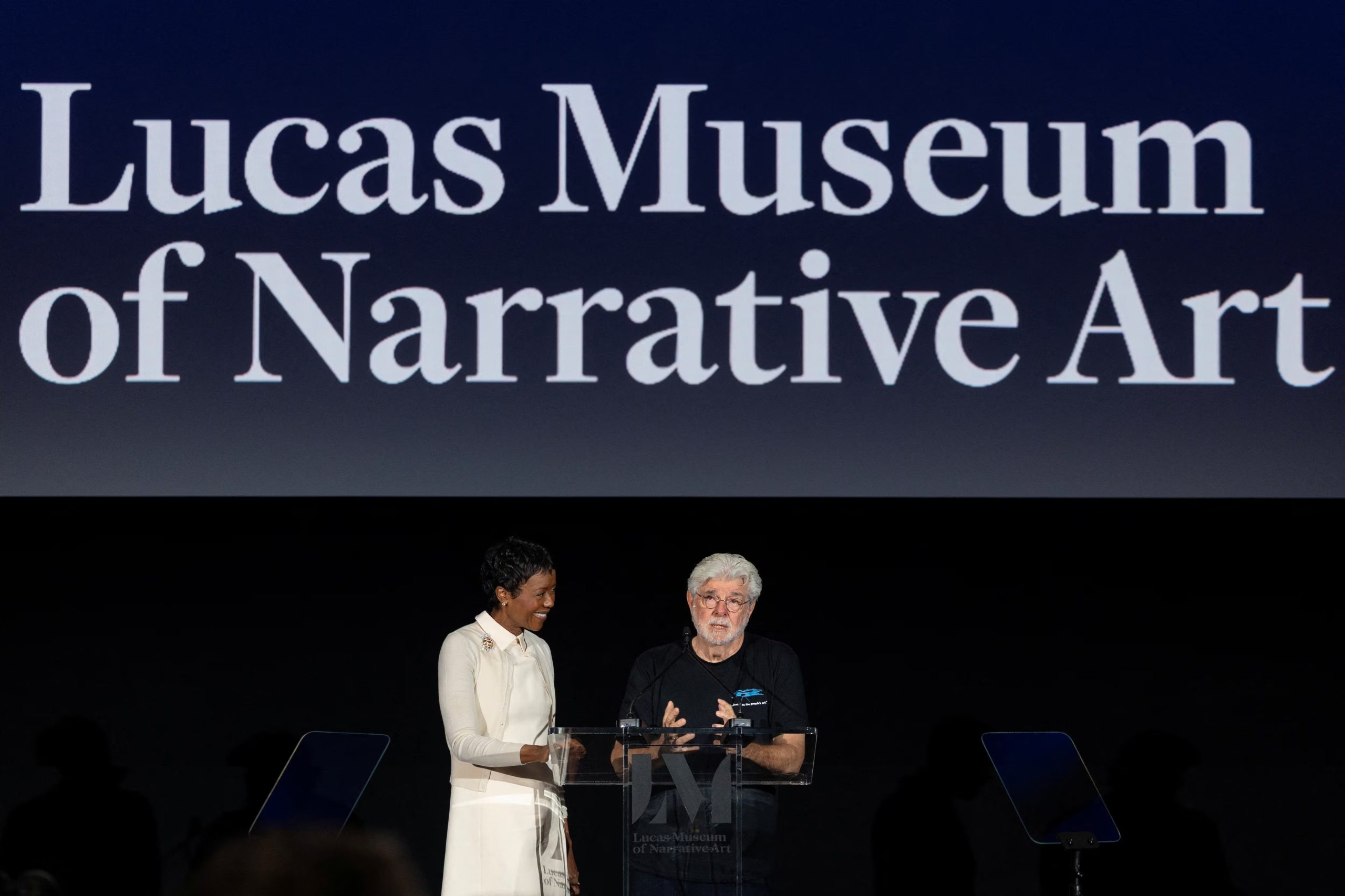 George Lucas y su esposa Mellody Hobson en el nuevo museo (REUTERS/Mike Blake)