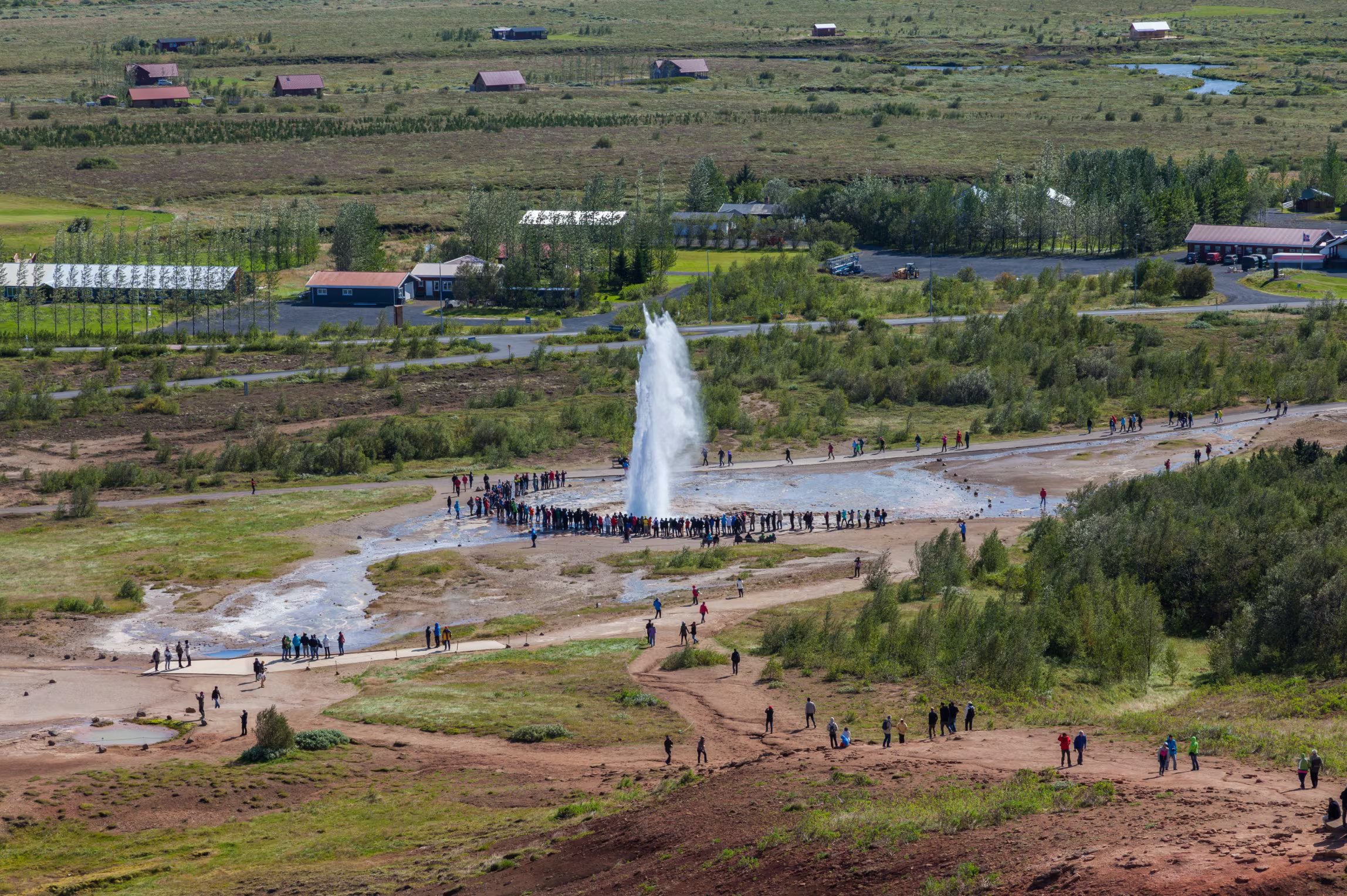 La separación entre la placa norteamericana y la placa euroasiática impulsa la actividad geotérmica del Área Geotérmica de Geysir (Wikimedia)