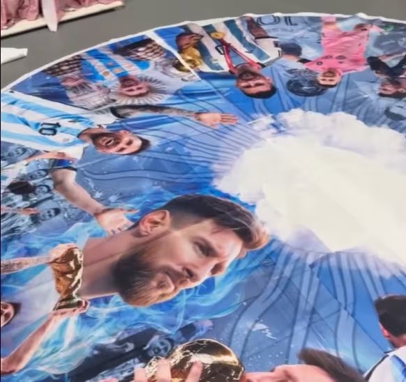 La categoría Belleza con Propósito de Miss Mundo incluyó la iniciativa de Akselrad para resignificar juguetes vinculados a la violencia. (Aurelio Martínez)