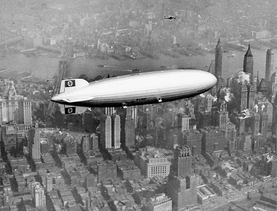 El Hindenburg sobrevolando Manhattan en la década de 1930