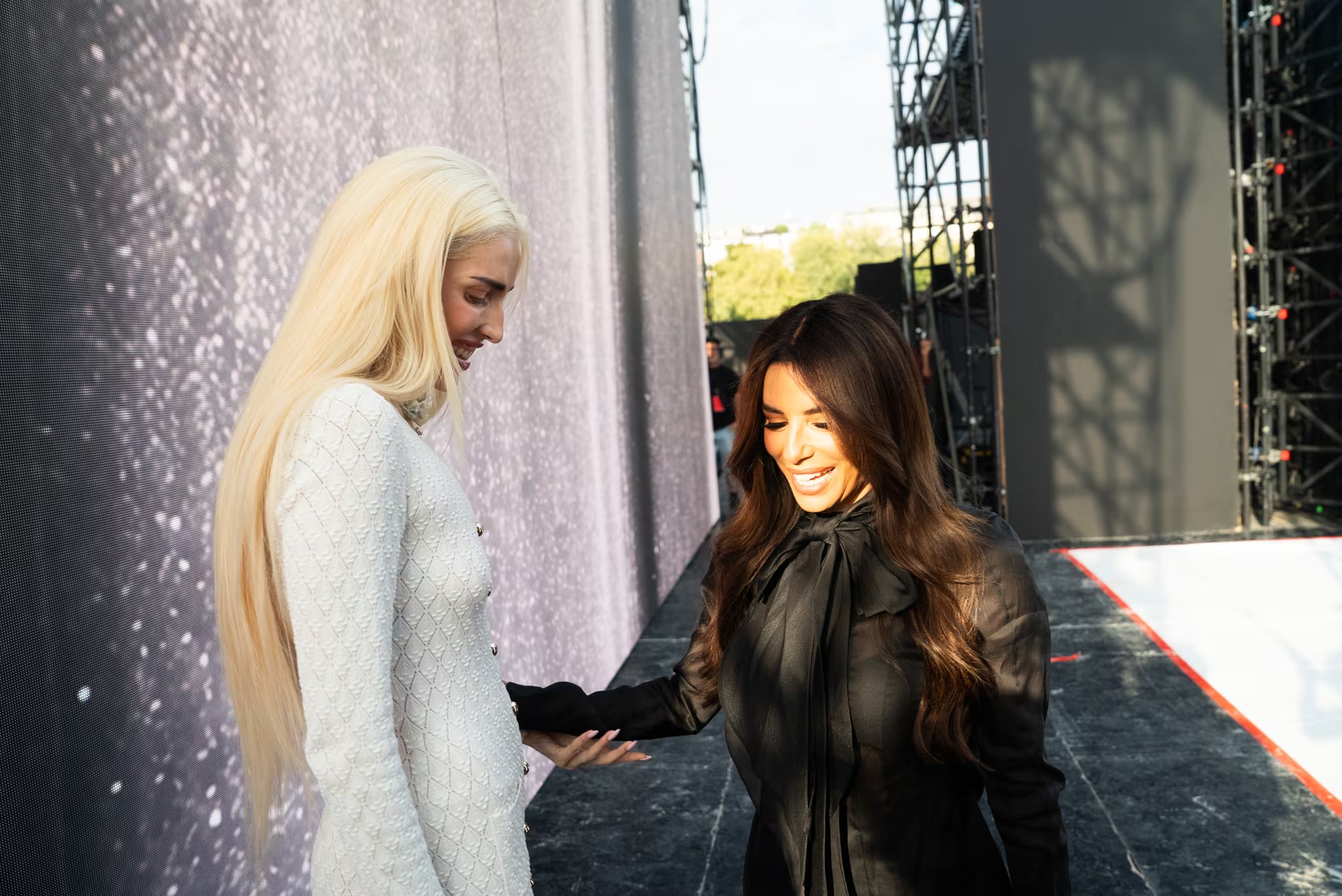 Elena Rose y Eva Longoria. Foto: Difusión