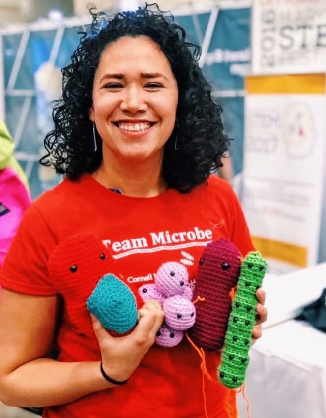 Porras ha enfocado parte de sus investigaciones en el microbioma intestinal y su relación con la salud cardiovascular -crédito @anaerobias/Instagram