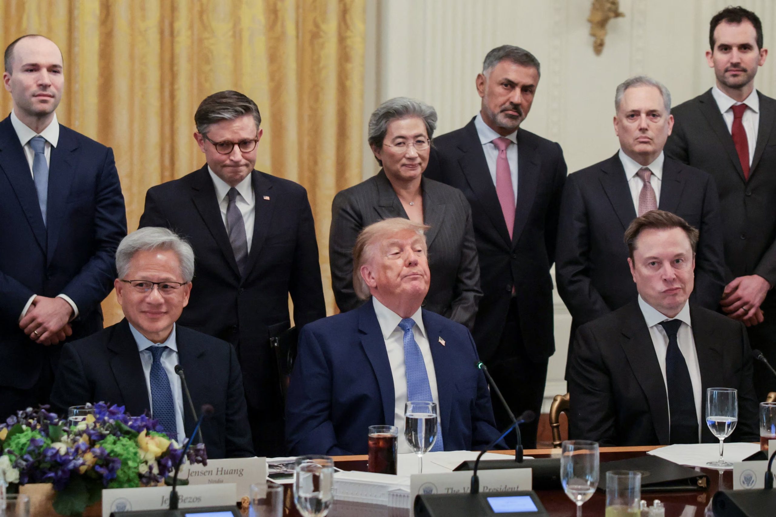 Donald Trump y los directores de las principales empresas tecnológicas se reunieron en la Casa Blanca. (REUTERS/Jonathan Ernst)