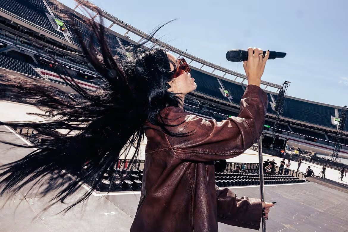Antes de que el público llenara el estadio, Lali puso a punto cada detalle de su espectáculo (Instagram Lali)
