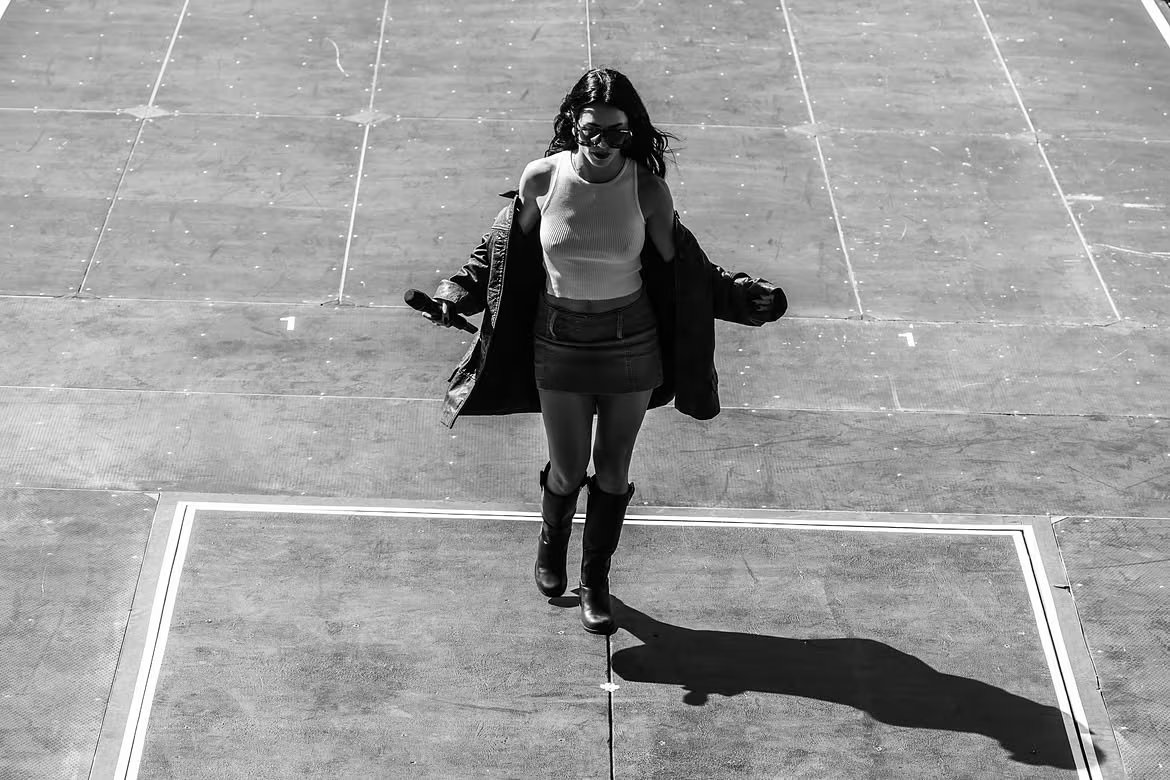 Micrófono en mano, Lali ajustó cada detalle antes de su gran show en Núñez (Instagram Lali)