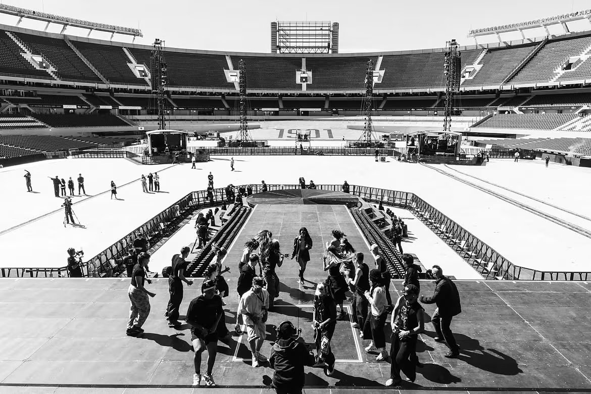 La prueba de sonido anticipó el gran despliegue escénico que Lali llevaría a River (Instagram Lali)